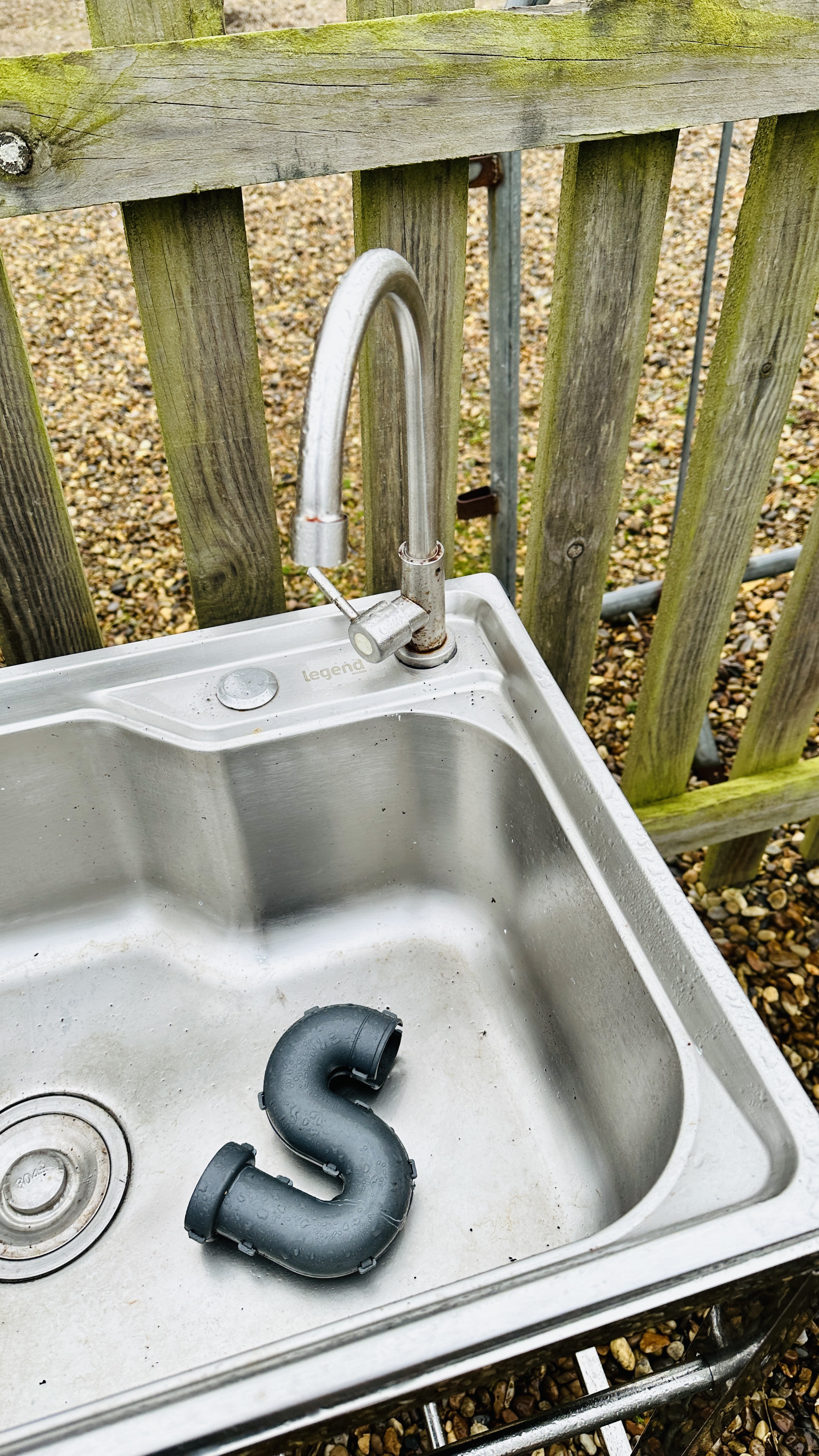 A FREESTANDING STAINLESS STEEL LEGEND GOLDEN SINK. - Image 3 of 4