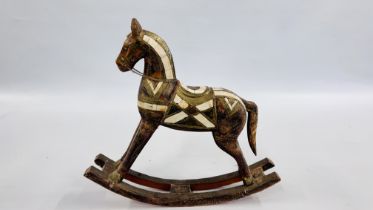 A VINTAGE STYLE WOODEN & BRASS FOLK ART ROCKING HORSE - H 45 X L 46CM.