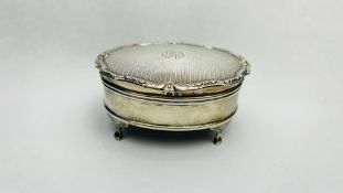 A SILVER TRINKET BOX, BIRMINGHAM 1926 BY ADIE BROTHERS LTD H 3CM X W 8.5CM X D 7CM.