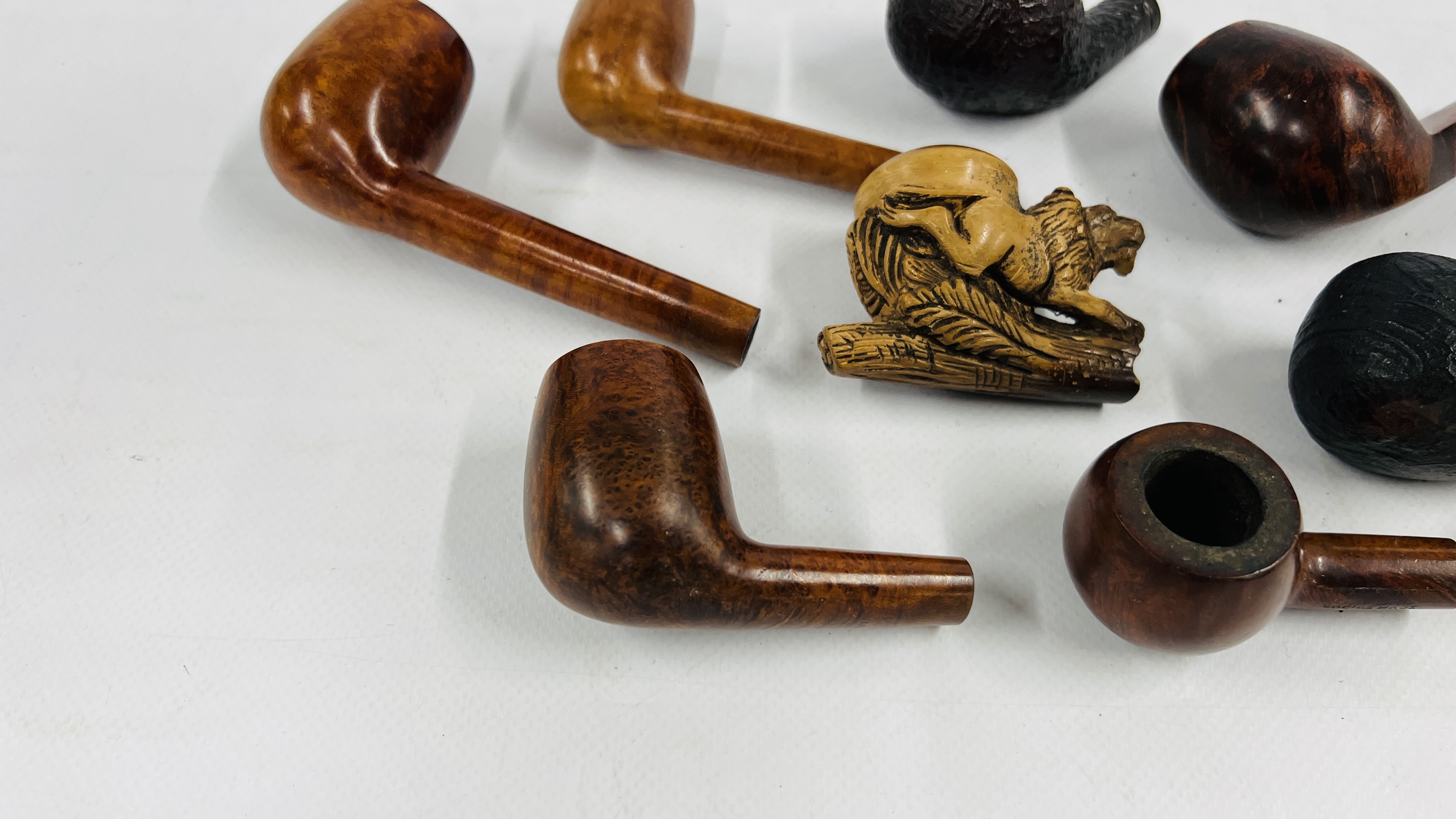 A GROUP OF 8 VINTAGE TOBACCO SMOKING PIPES (NO STEMS) TO INCLUDE BRIAR WOOD EXAMPLES & EXAMPLES - Image 6 of 9