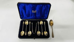 A CASED ANTIQUE SET OF 6 SILVER SPOONS AND MATCHING SUGAR NIPS, BIRMINGHAM ASSAY 1899,