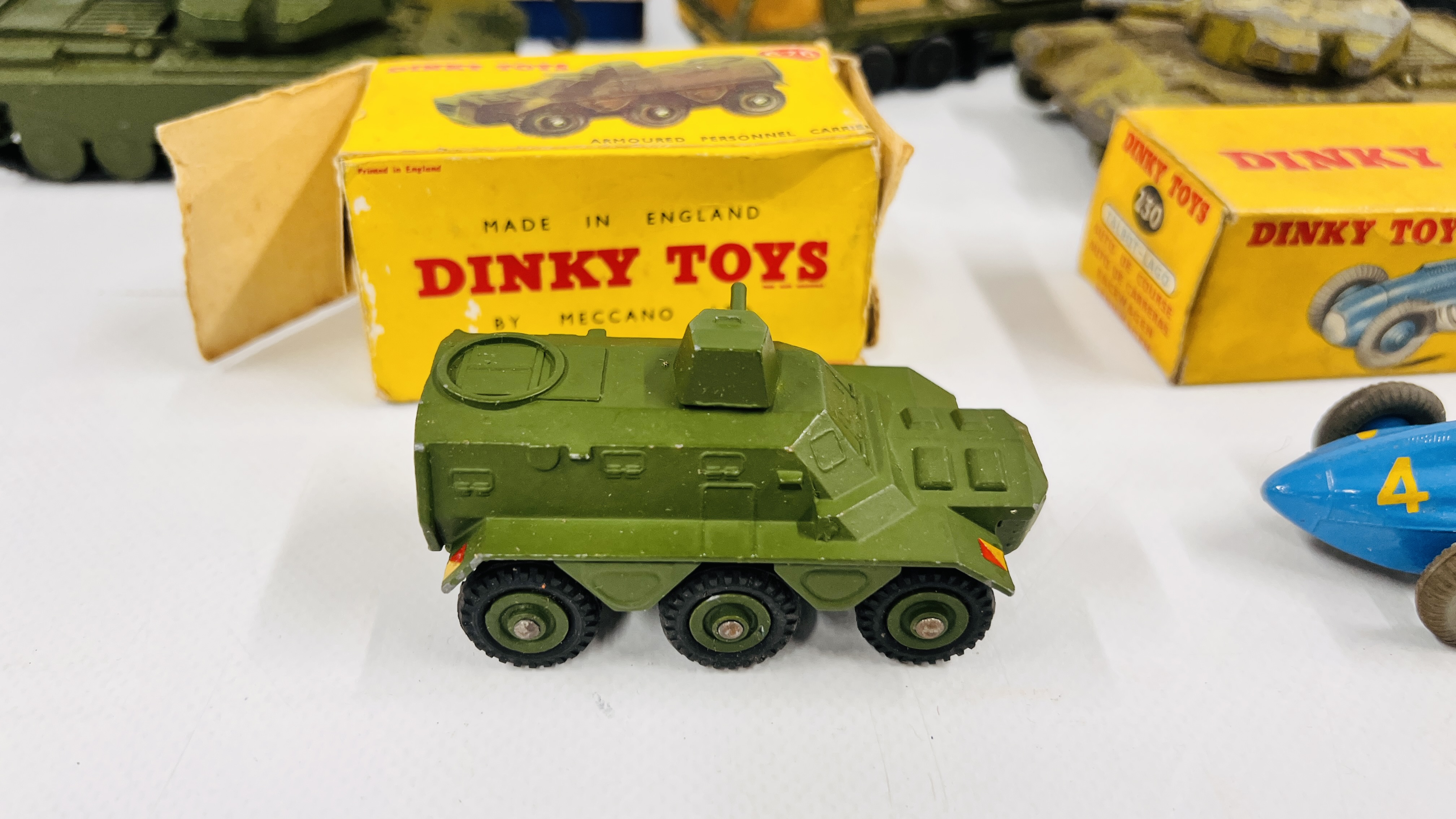 A GROUP OF VINTAGE DINKY DIE-CAST MILITARY VEHICLES TO INCLUDE A CHEFTAIN TANK, CENTURION TANK, - Image 7 of 14