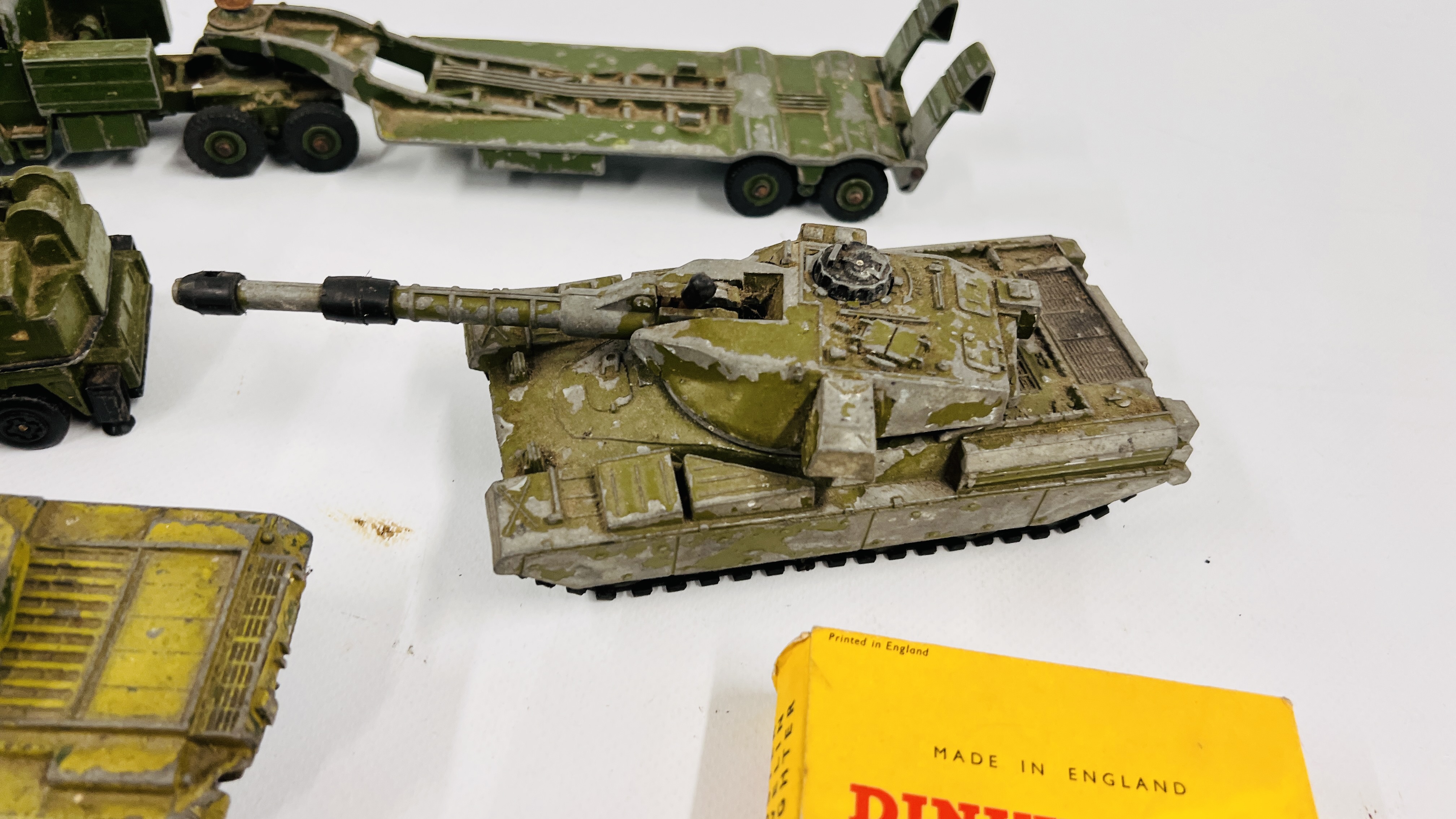 A GROUP OF VINTAGE DINKY DIE-CAST MILITARY VEHICLES TO INCLUDE A CHEFTAIN TANK, CENTURION TANK, - Image 11 of 14