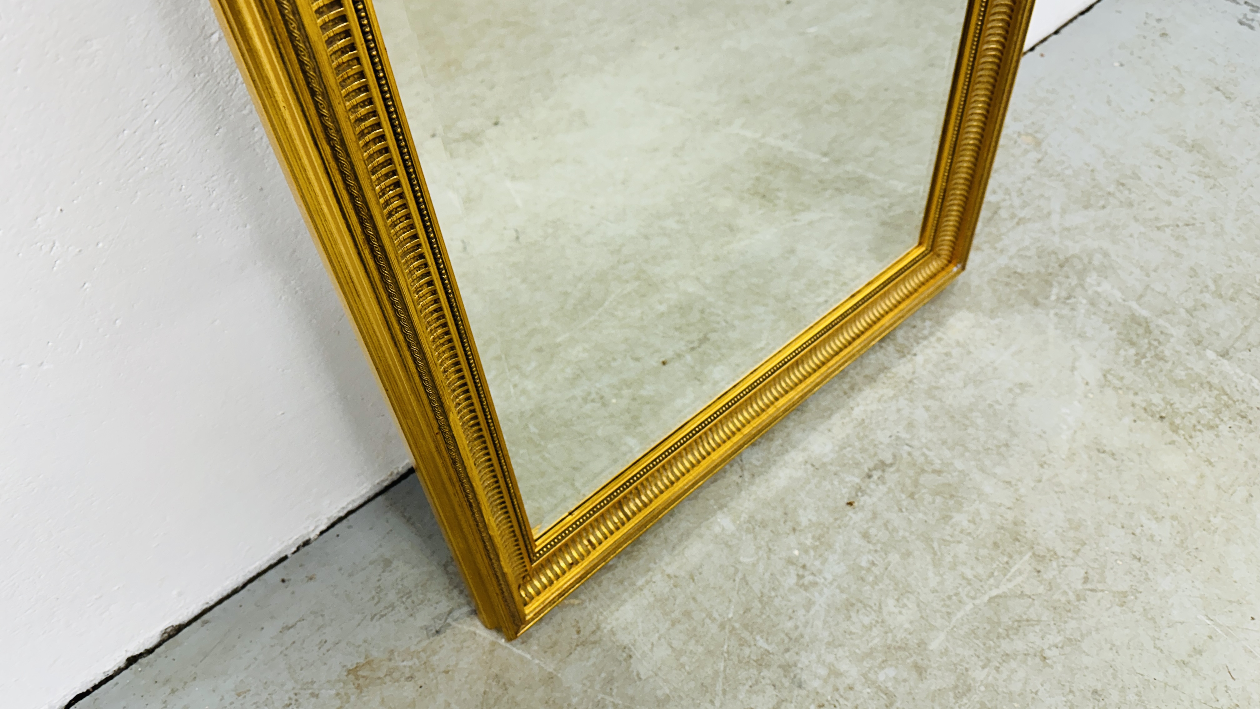 MODERN GILT FRAMED BEVEL PLATE MIRROR, 66CM X 99CM. - Image 4 of 6