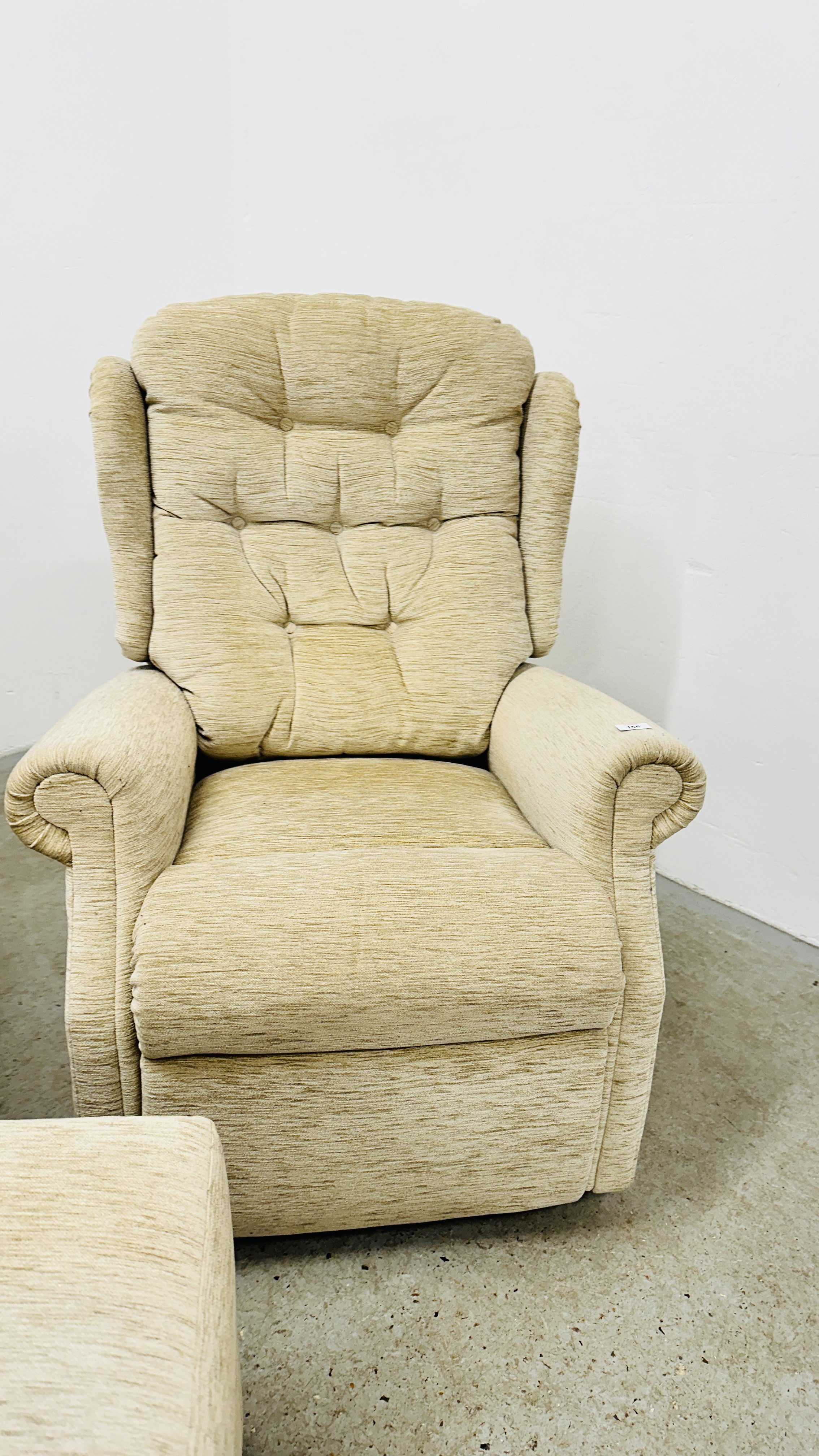 A PAIR OF GOOD QUALITY FAWN UPHOLSTERED RECLINING EASY CHAIRS. - Image 9 of 11
