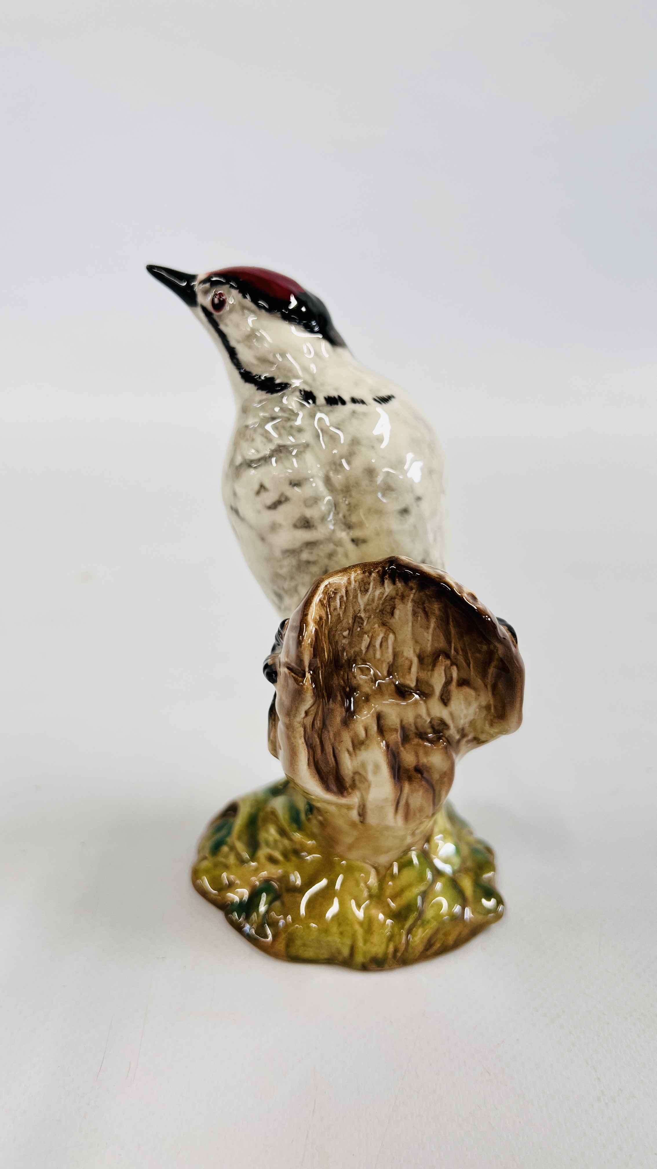 A BESWICK LESSER SPOTTED WOODPECKER FIGURE 2420 GLOSS FINISH - H 13.5CM. - Image 4 of 5