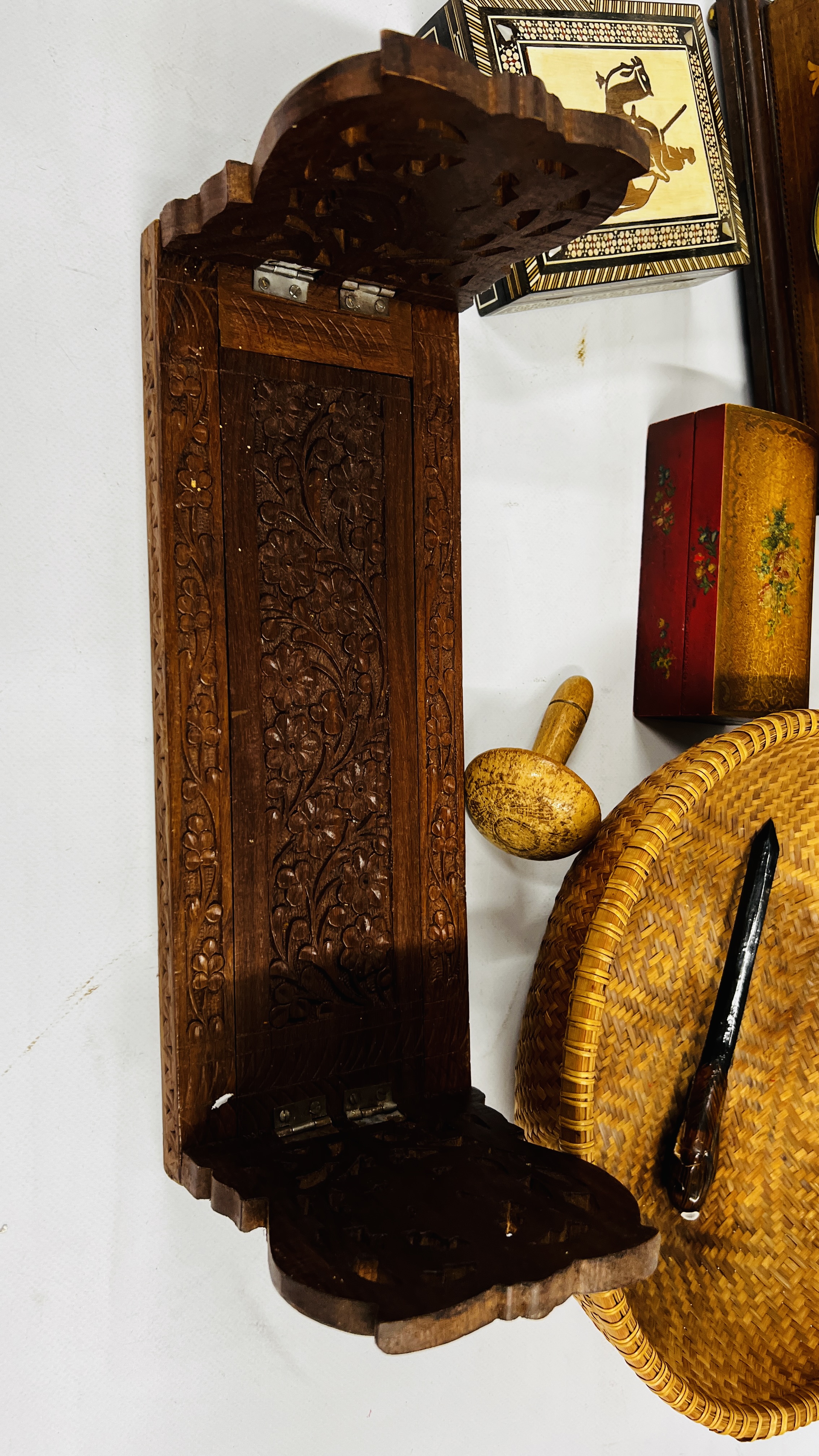 A VINTAGE SUITCASE AND CONTENTS TO INCLUDE VARIOUS COLLECTIBLES, BAMBOO LETTER RACK, - Image 2 of 9