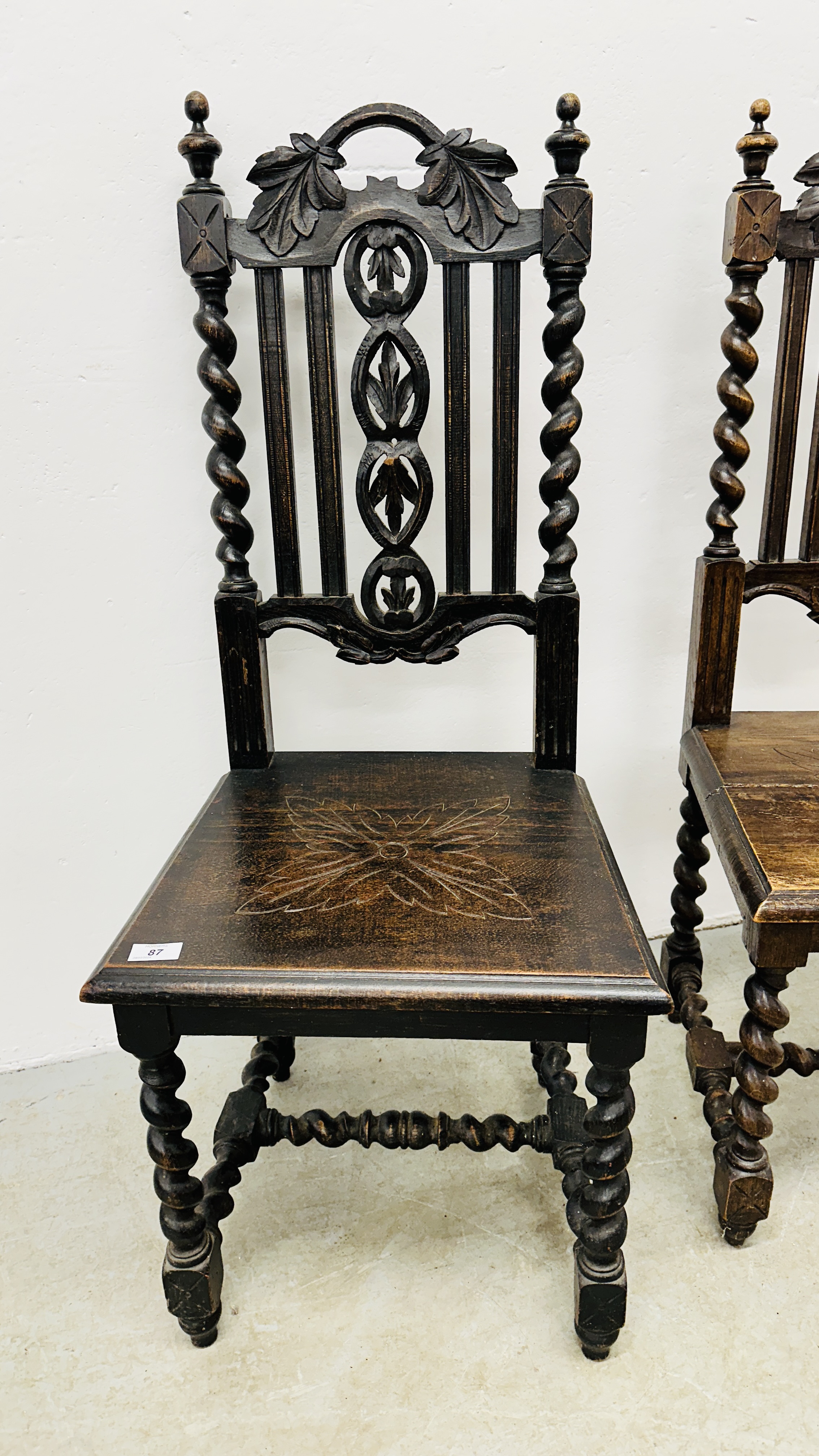 A PAIR OF ANTIQUE OAK HALL CHAIRS WITH CARVED DETAIL AND BARLEY TWIST SUPPORTS. - Image 2 of 9