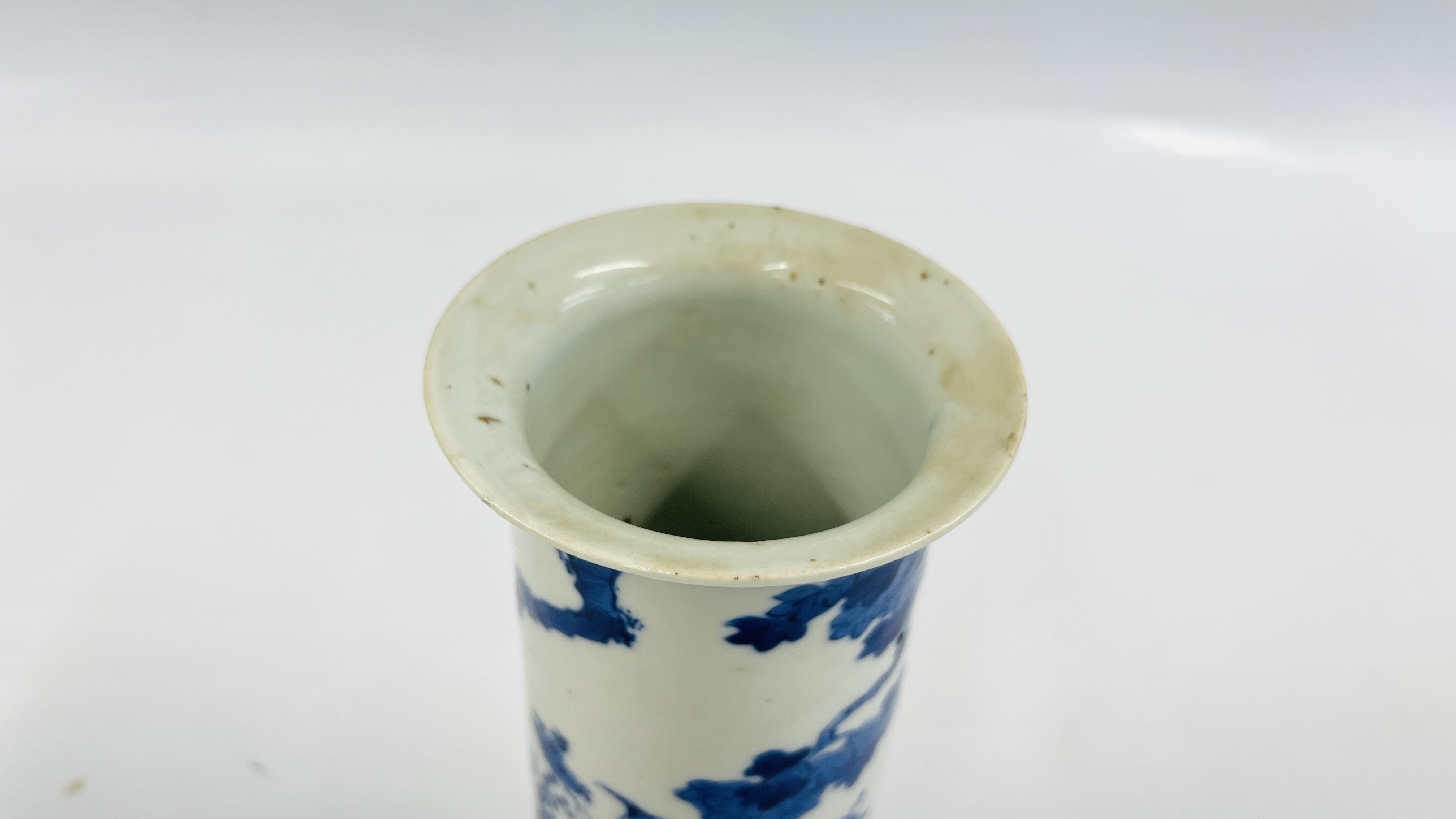 A C19TH CHINESE BLUE AND WHITE CYLINDRICAL VASE DECORATED WITH FIGURES, 30. - Image 2 of 12