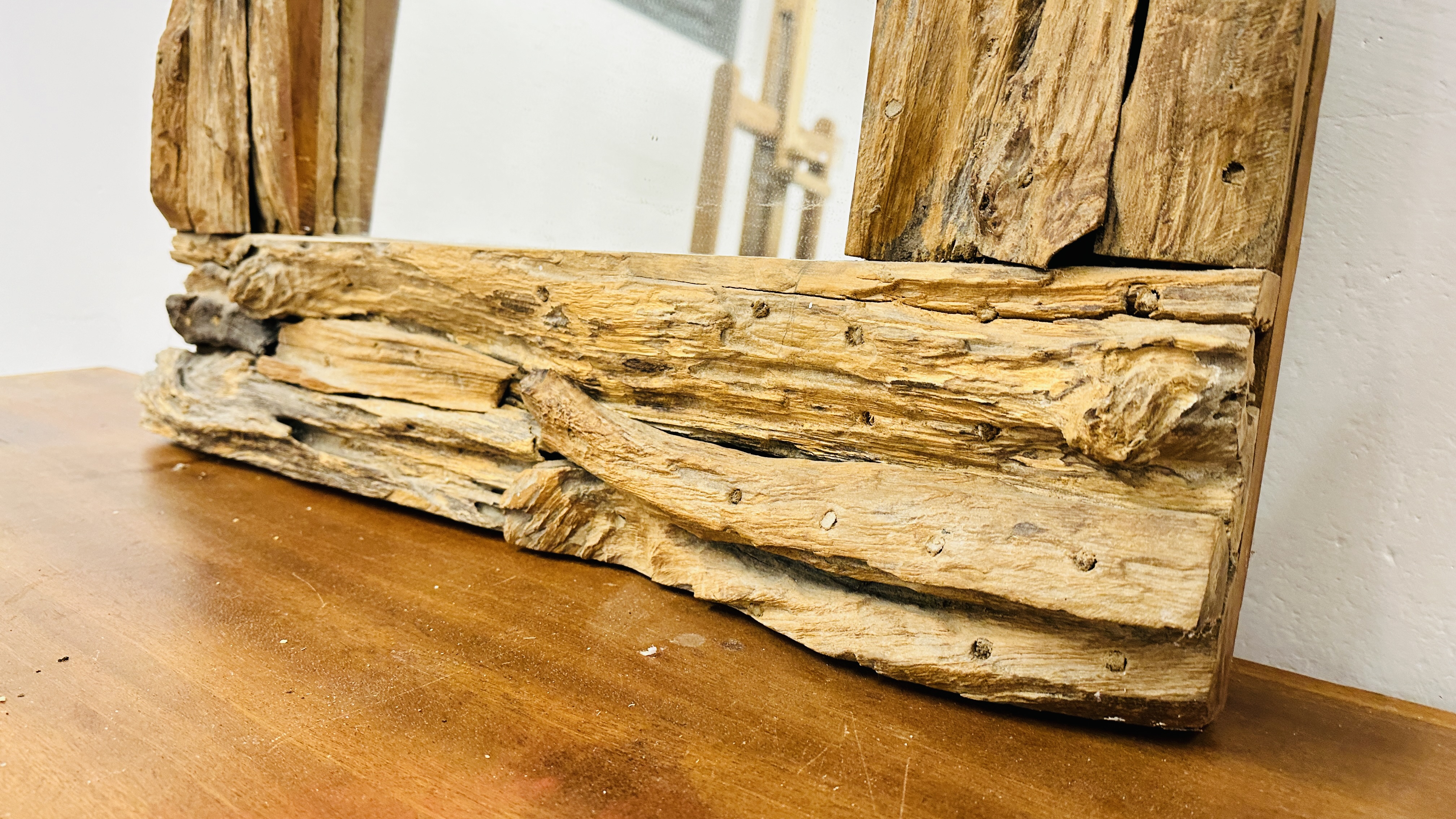 AN IMPRESSIVE DRIFT WOOD FRAMED MIRROR, 71CM X 91CM. - Image 4 of 6