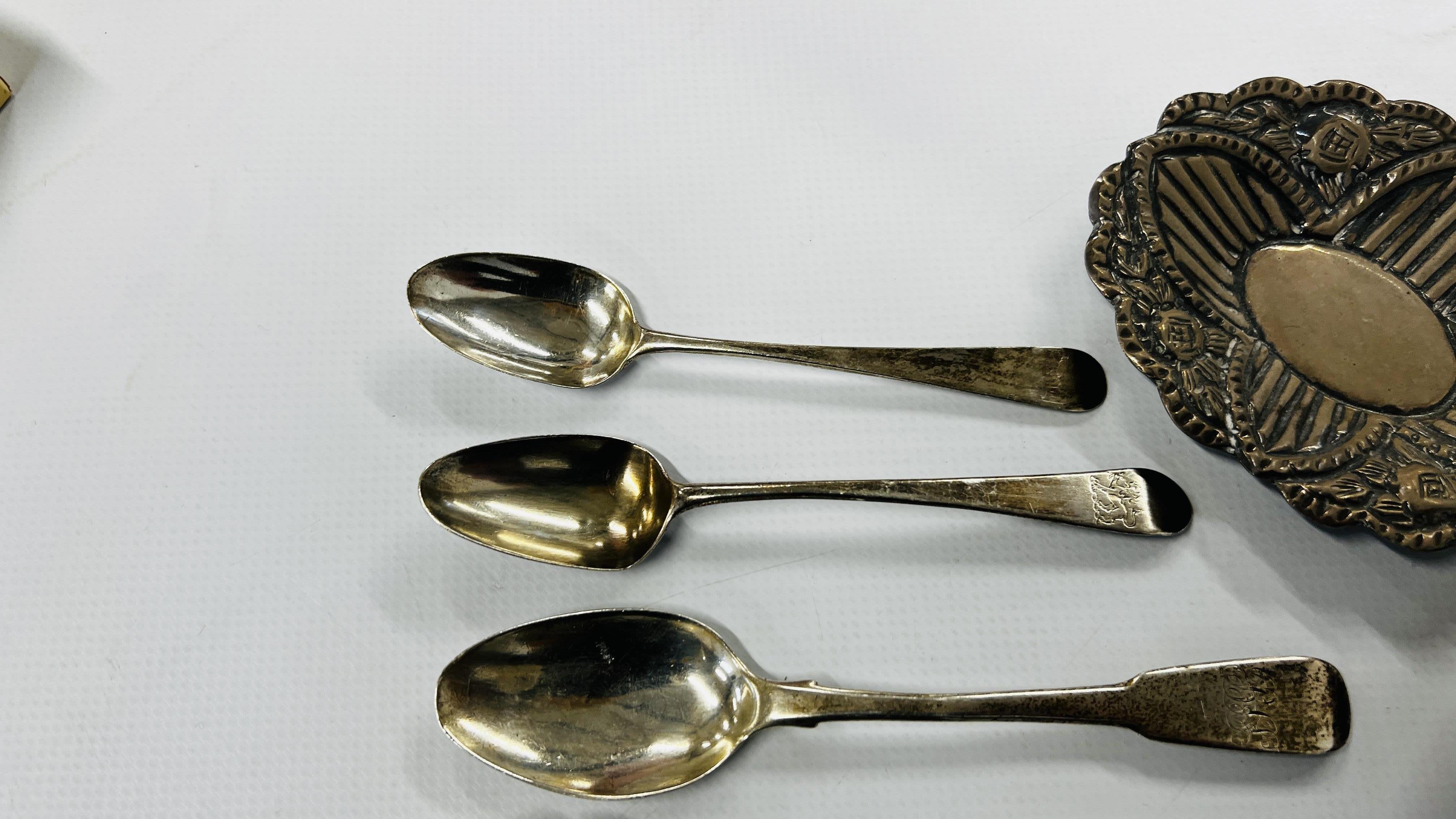 4 X VINTAGE SILVER SPOONS TO INCLUDE A SHEFFIELD EXAMPLE BY JOHN EDWARD BINGHAM, - Image 5 of 8