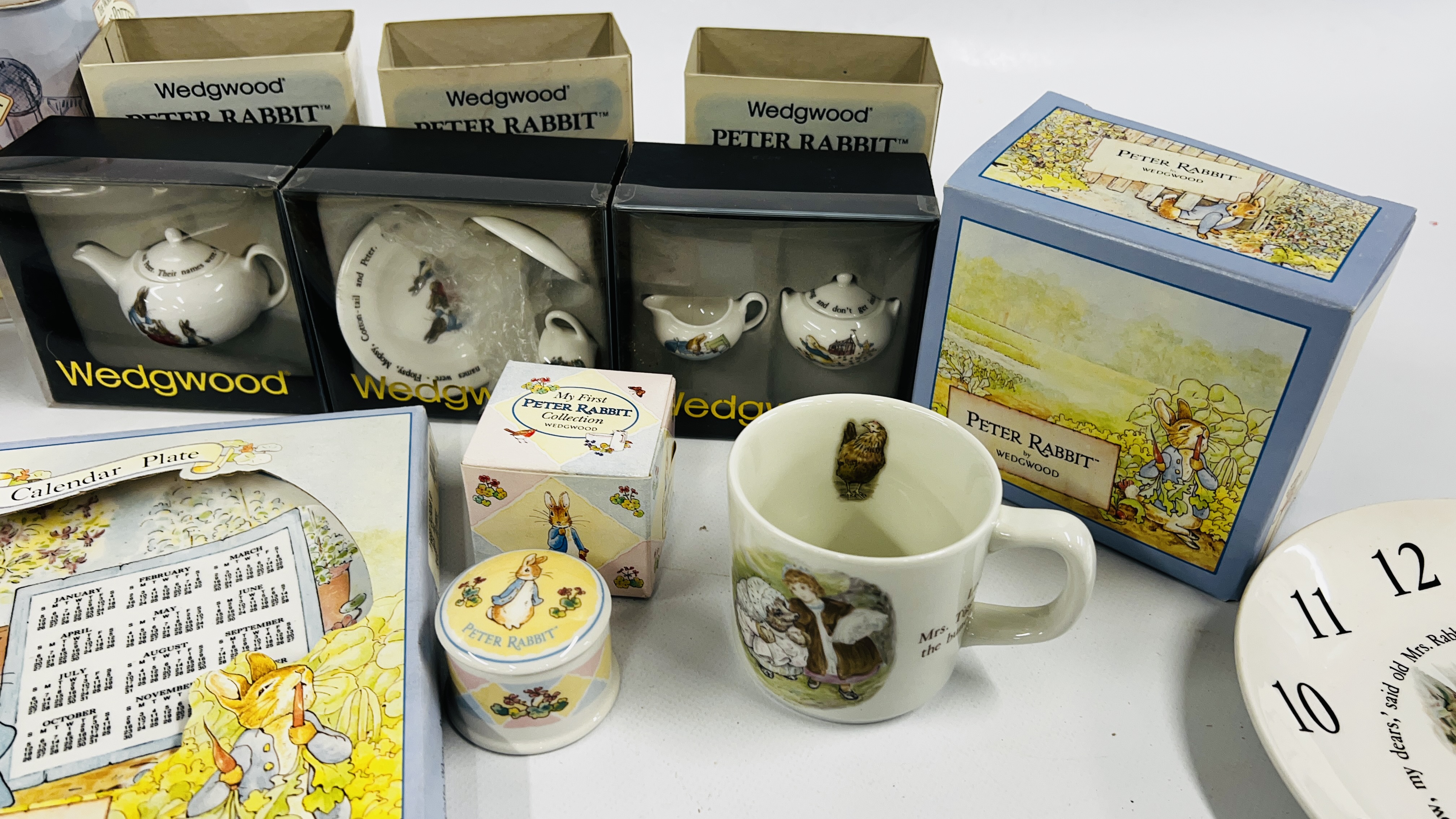 AN EXTENSIVE COLLECTION OF WEDGEWOOD BEATRIX POTTER AND PETER RABBIT CERAMICS TO INCLUDE PLATES, - Image 7 of 11