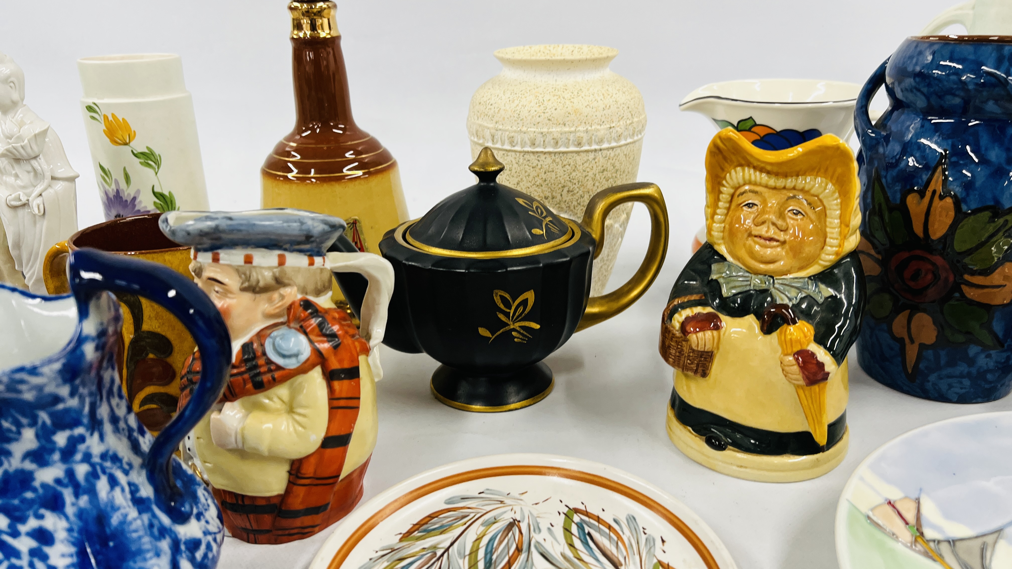 A GROUP OF SUNDRY CHINA TO INCLUDE WADE WHISKY BELL, RADFORD JUG DENBY STONEWARE PLATE, - Image 9 of 9