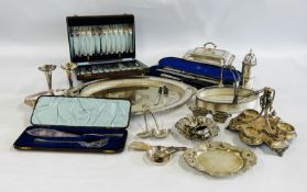 A BOX CONTAINING SHEFFIELD 1900 SILVER HANDLED CARVING SET,