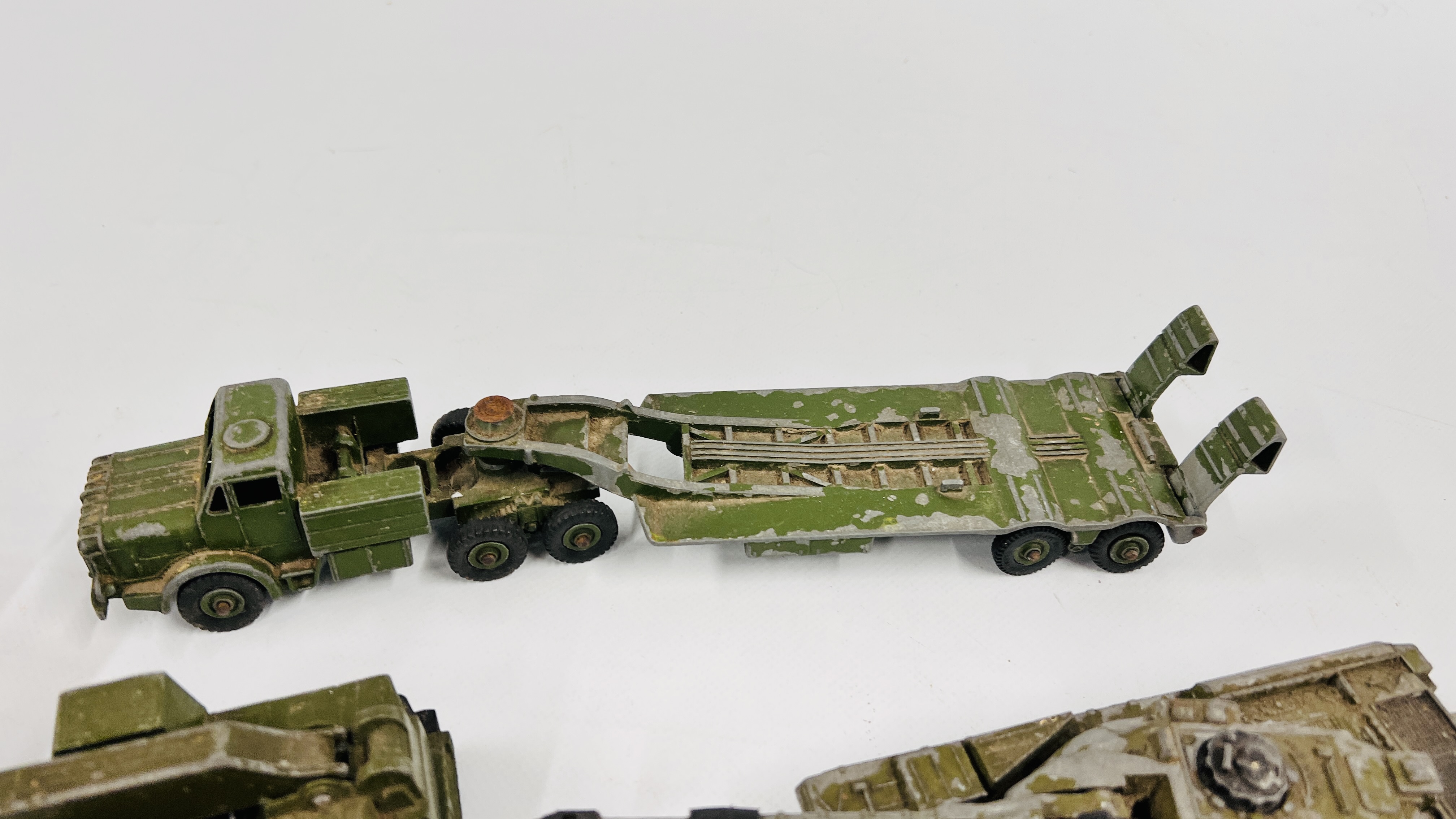 A GROUP OF VINTAGE DINKY DIE-CAST MILITARY VEHICLES TO INCLUDE A CHEFTAIN TANK, CENTURION TANK, - Image 10 of 14