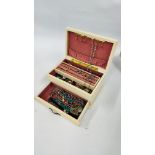 A MODERN WOODEN JEWELLERY BOX CONTAINING NECKLACES, LOCKET, STONE SET RINGS, BEADS, EARRINGS,