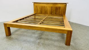 A SOLID LIGHT OAK KINGSIZE BEDSTEAD.