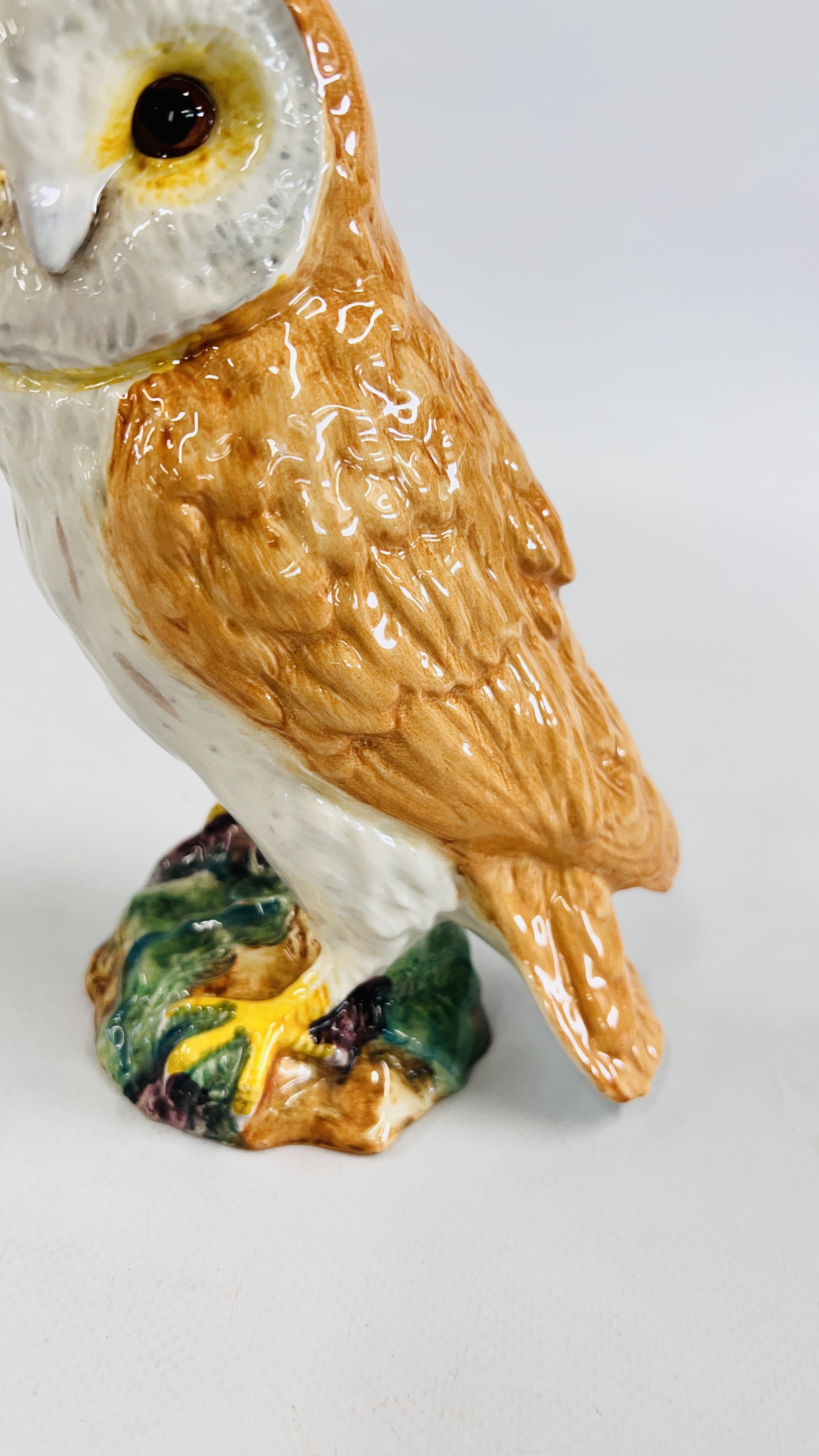 A BESWICK BARN OWL FIGURE 1046 GLOSS FINISH - H 17.5. - Image 3 of 6