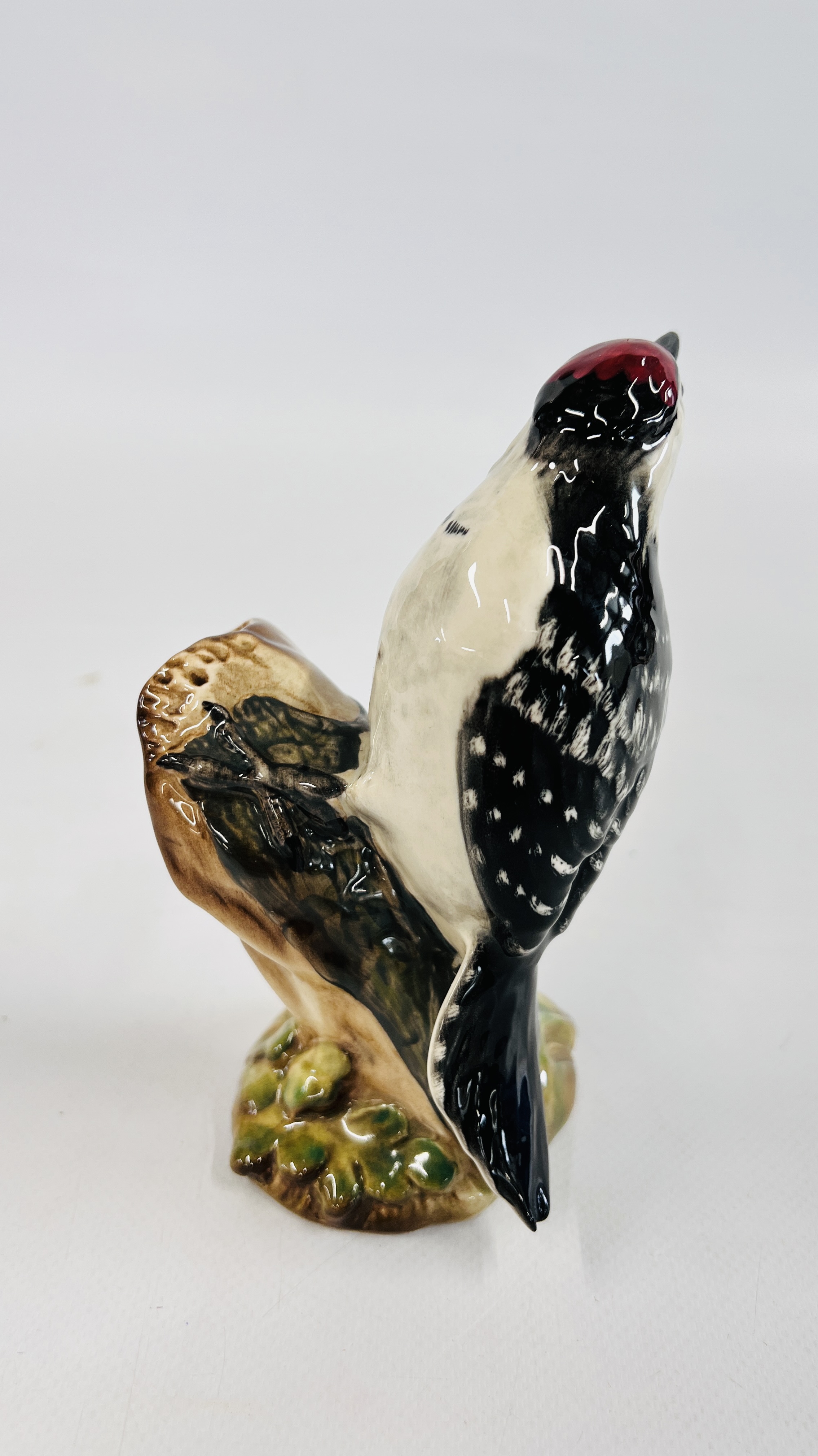 A BESWICK LESSER SPOTTED WOODPECKER FIGURE 2420 GLOSS FINISH - H 13.5CM. - Image 3 of 5