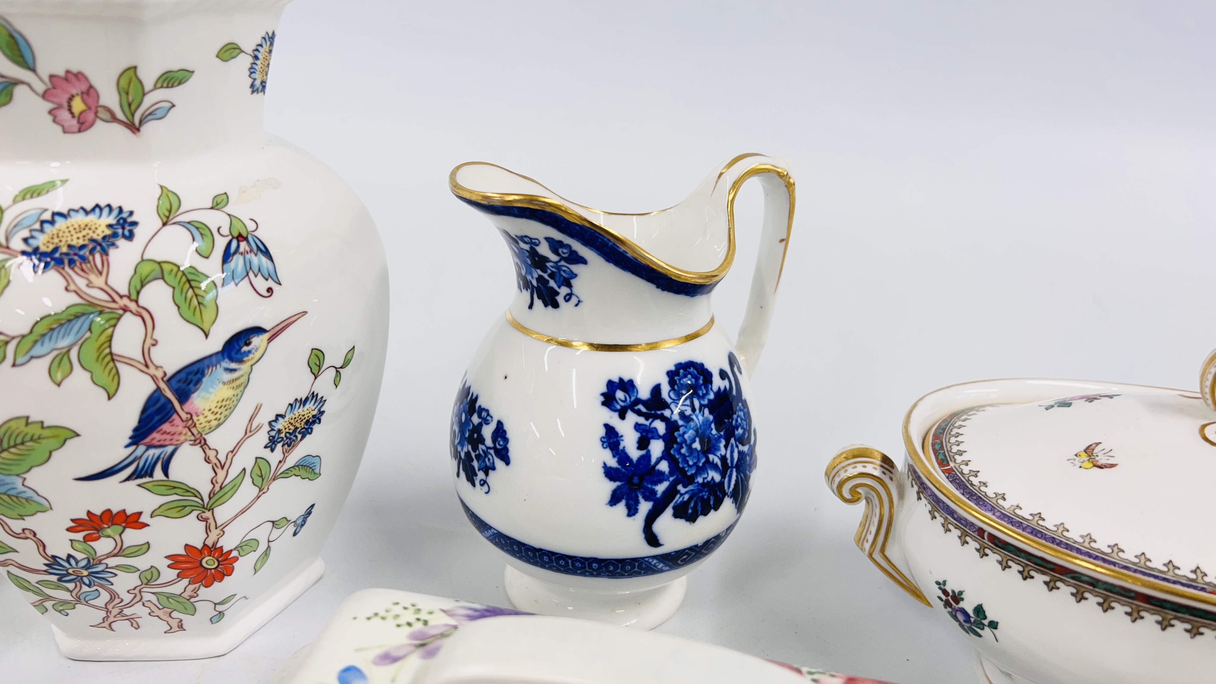 A GROUP OF COLLECTIBLE CABINET CHINA TO INCLUDE 3 DERBY COFFEE CANS AND 1 SAUCER, - Image 11 of 14