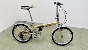 A GIANT CONWAY 20 RD FOLDING BICYCLE.