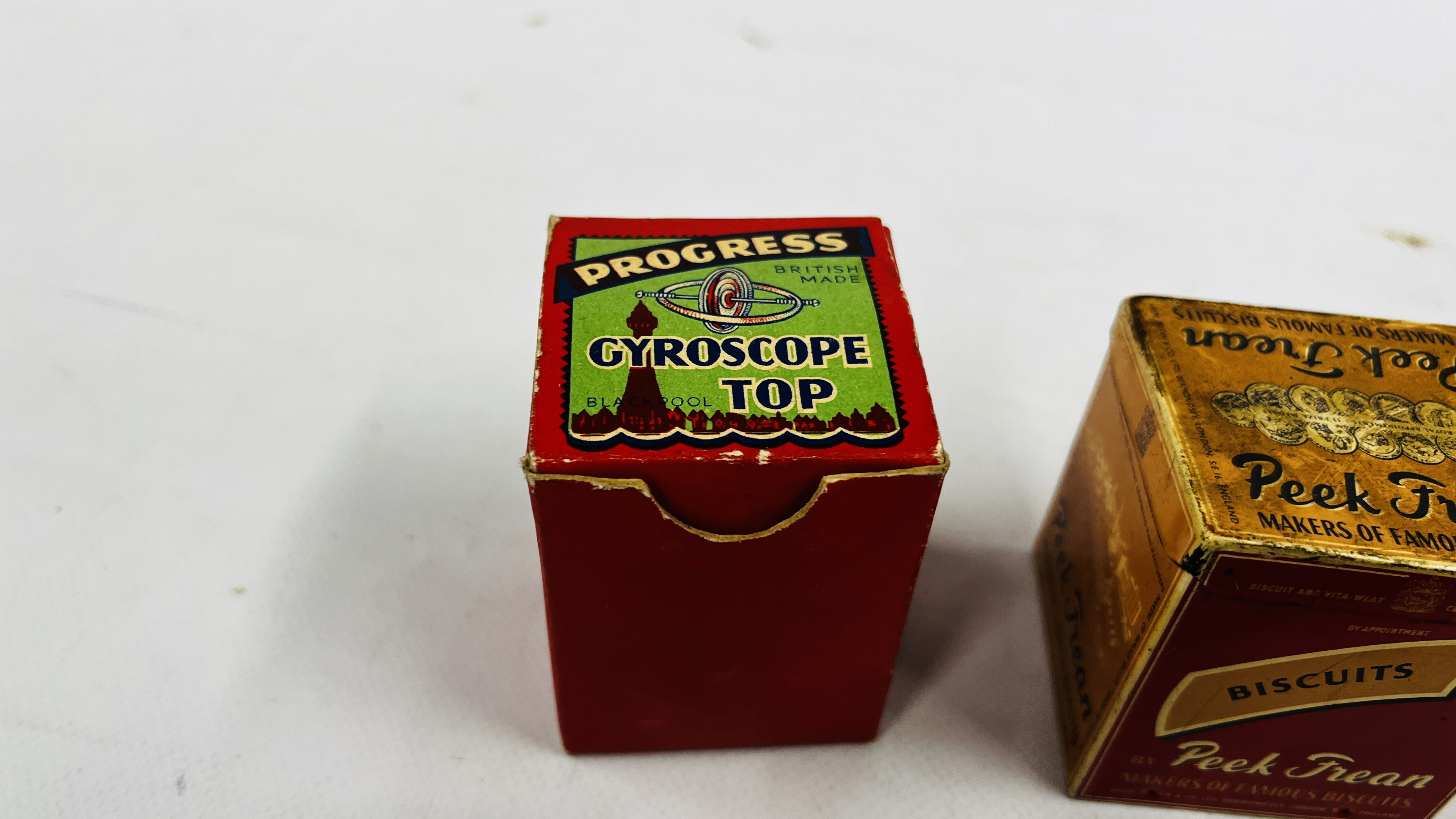 TWO VINTAGE MINIATURE BISCUIT TINS TO INCLUDE A PEEK FREAN H 6.5 X W 6CM X D 5. - Image 5 of 6