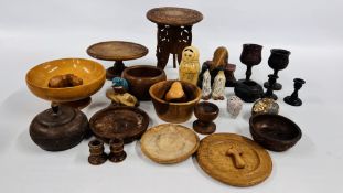 A BOX OF TREEN TO INCLUDE TURNED BOWLS, PAIR OF EBONY CANDLESTICKS, RUSSIAN DOLLS ETC.