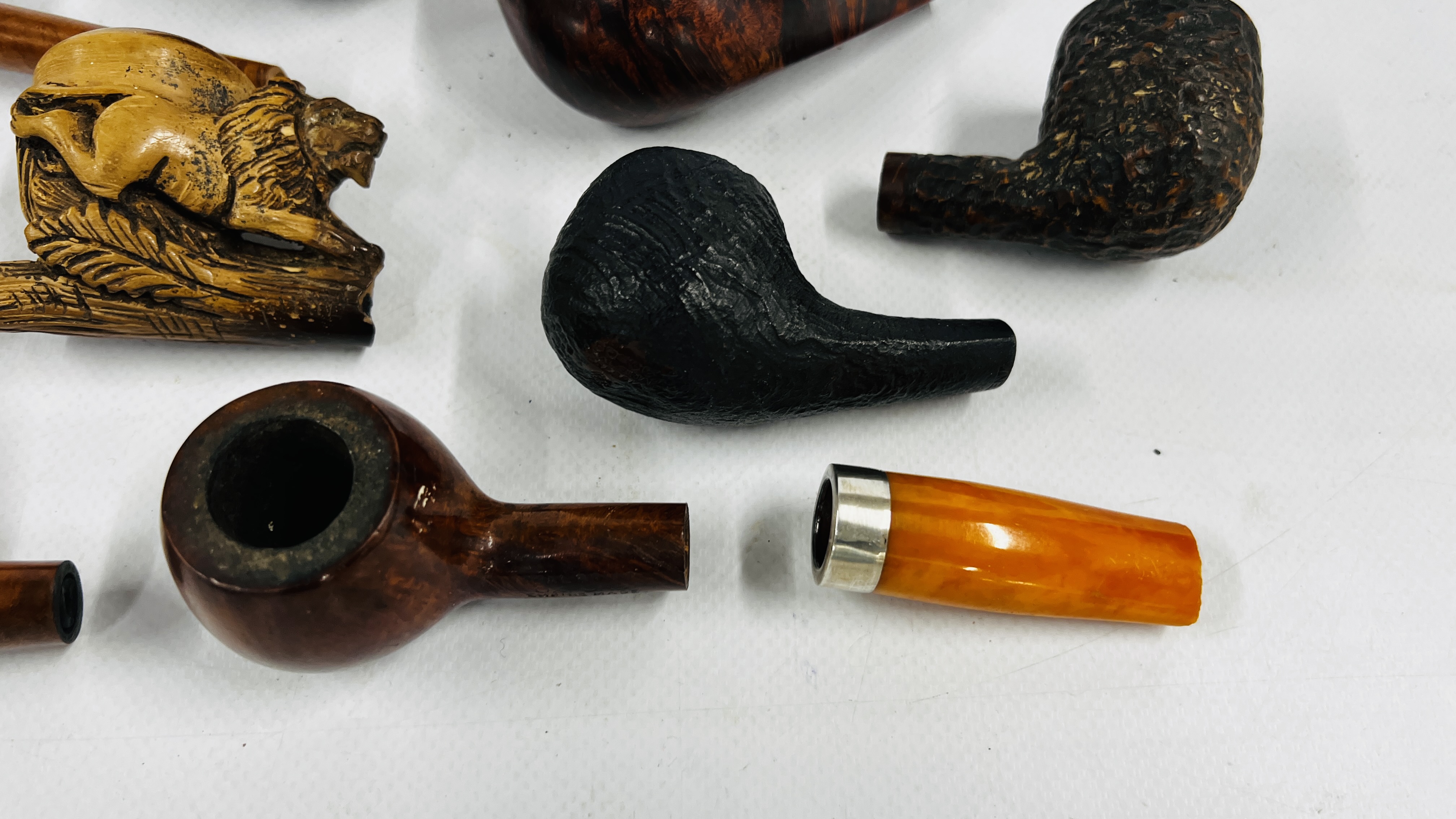 A GROUP OF 8 VINTAGE TOBACCO SMOKING PIPES (NO STEMS) TO INCLUDE BRIAR WOOD EXAMPLES & EXAMPLES - Image 5 of 9