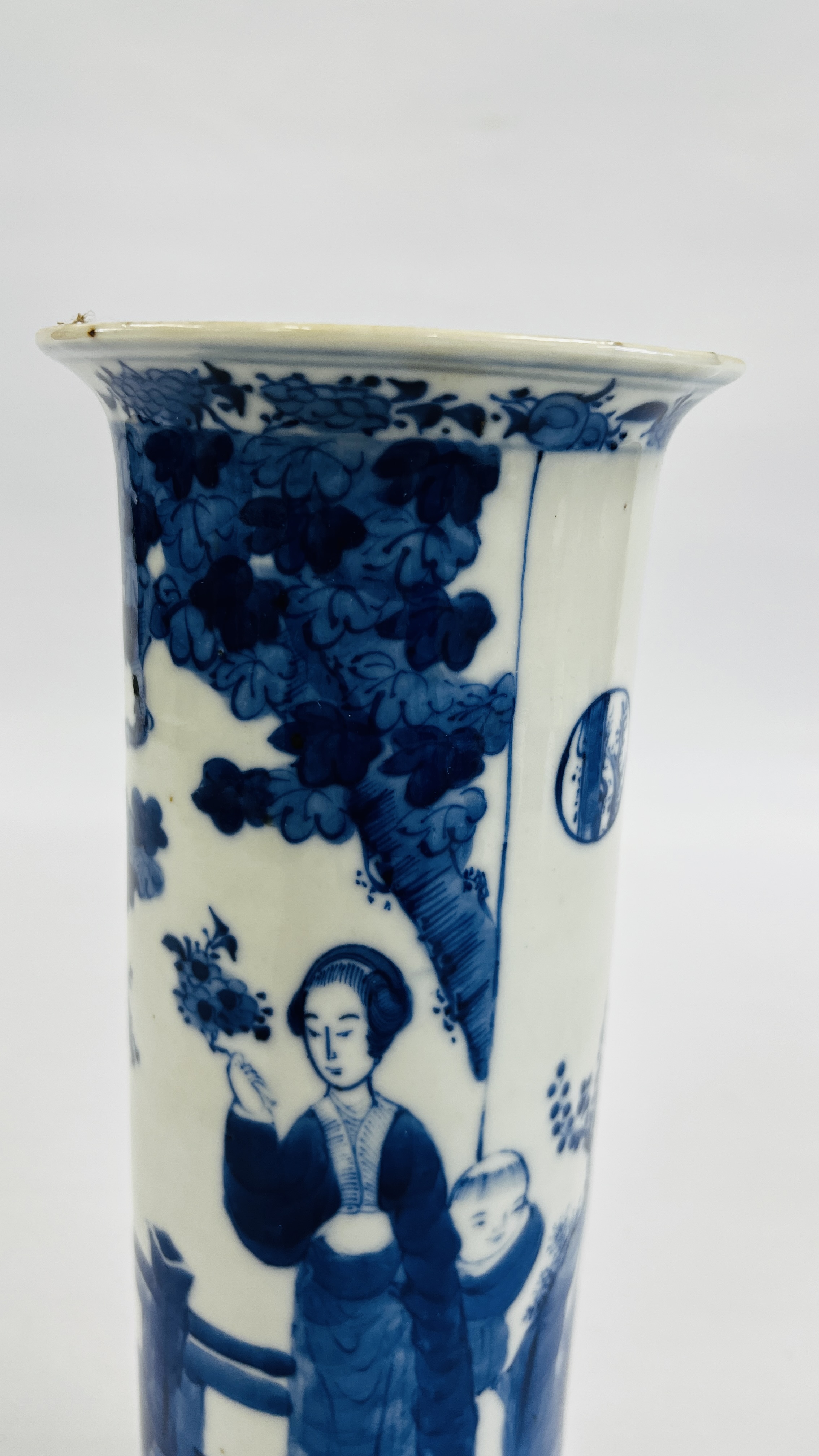 A C19TH CHINESE BLUE AND WHITE CYLINDRICAL VASE DECORATED WITH FIGURES, 30. - Image 6 of 12