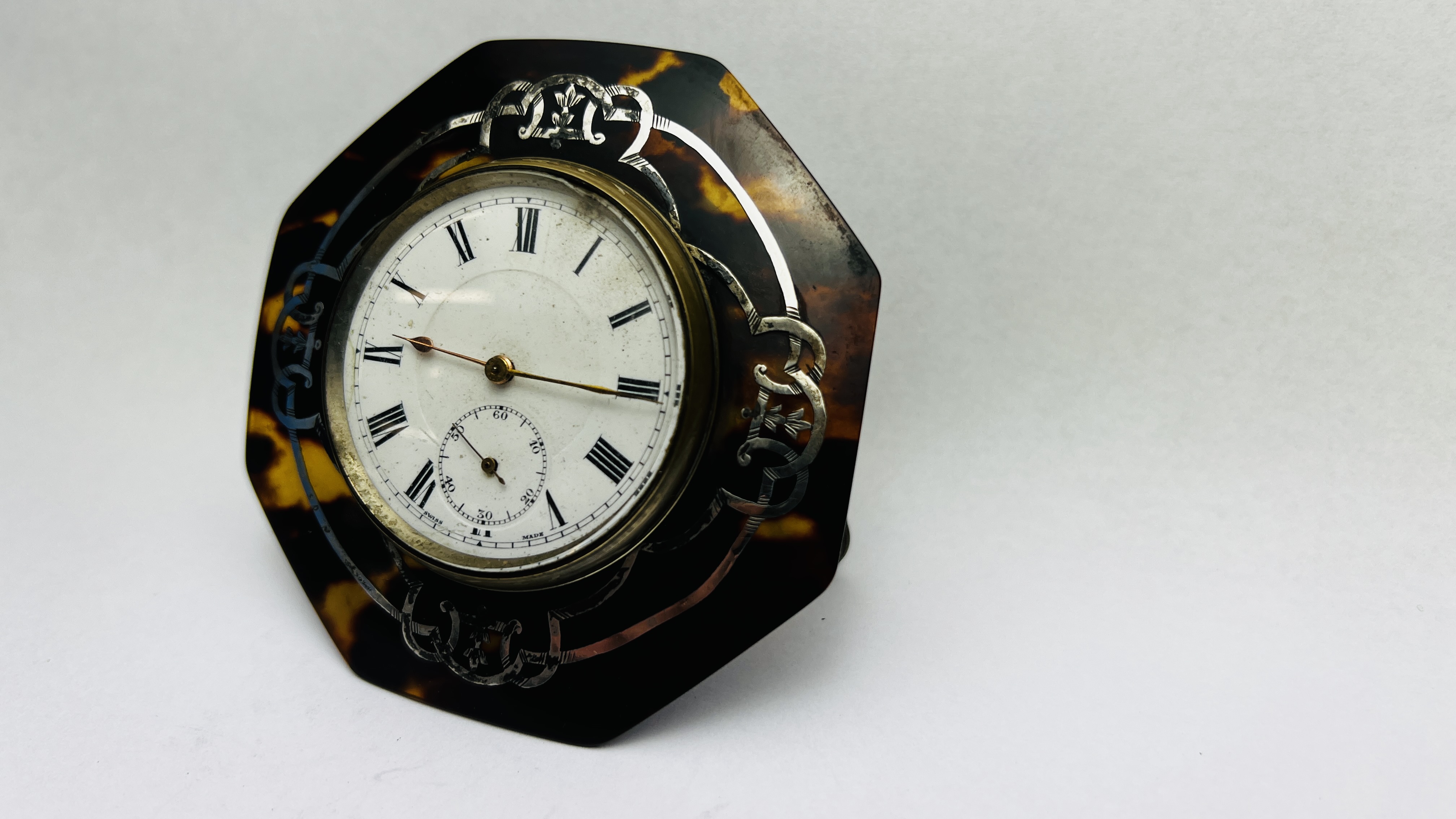 A SILVER INLAID TORTOISESHELL DRESSING TABLE CLOCK - W 8CM. - Image 4 of 10