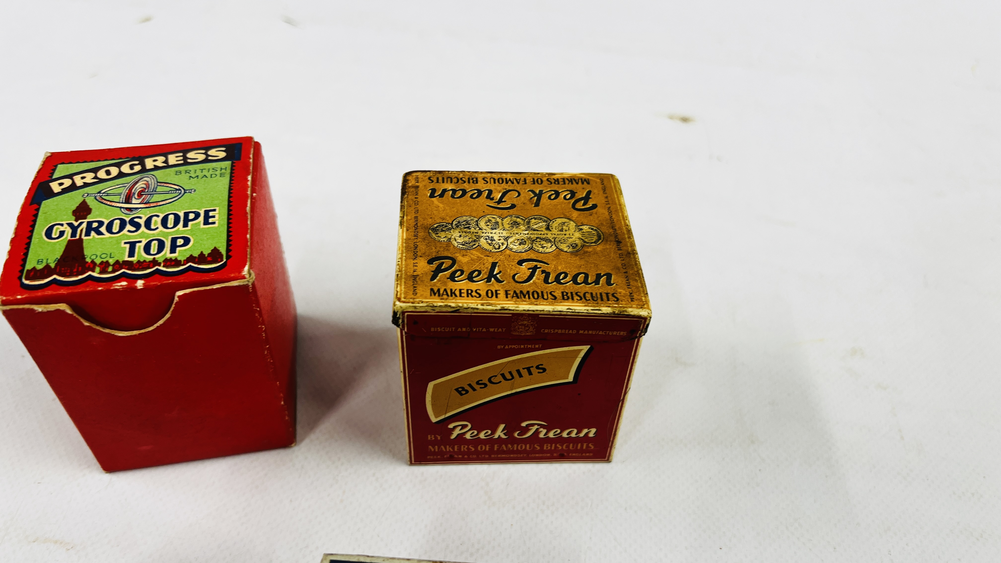 TWO VINTAGE MINIATURE BISCUIT TINS TO INCLUDE A PEEK FREAN H 6.5 X W 6CM X D 5. - Image 4 of 6