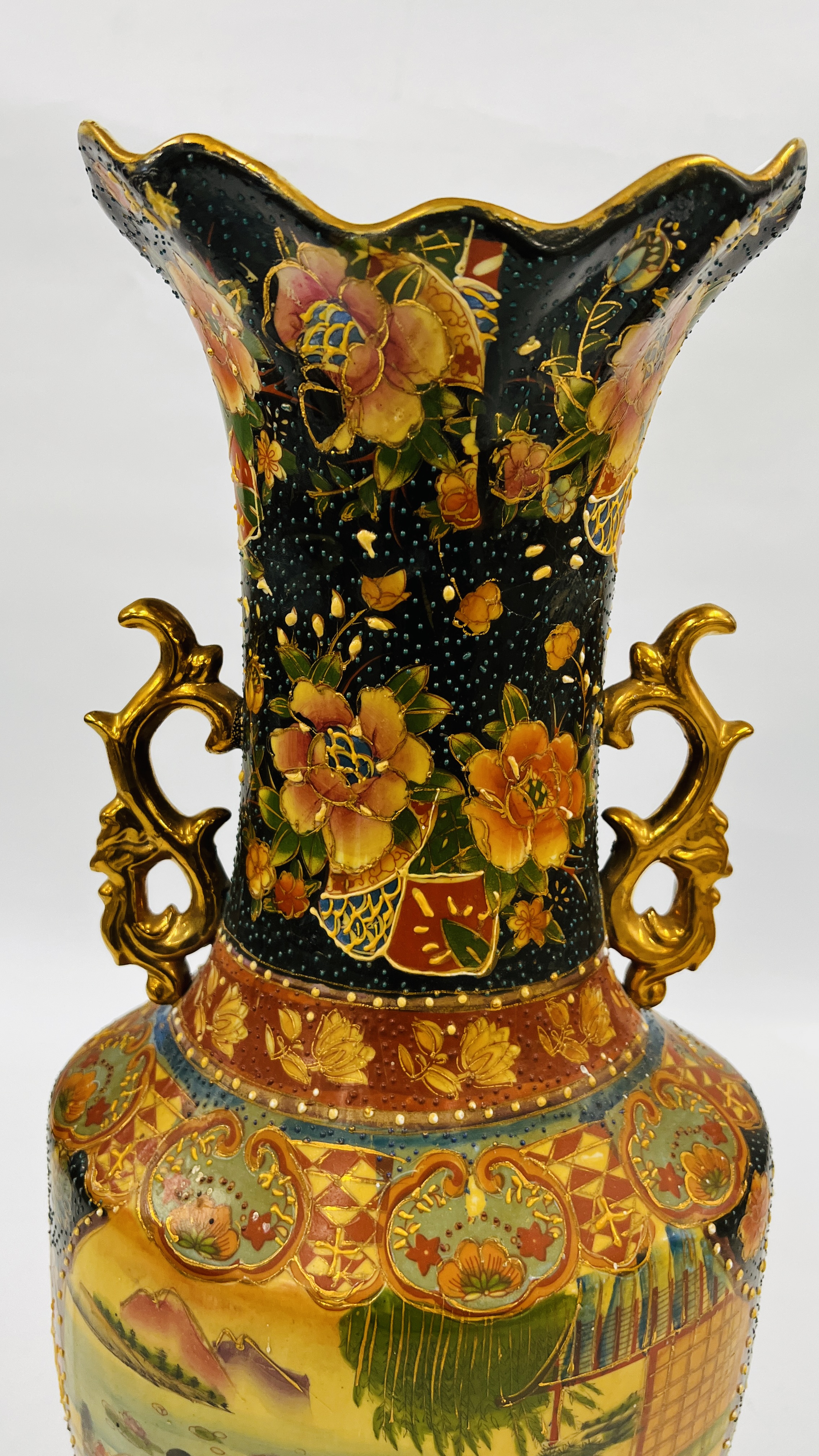 A LARGE REPRODUCTION ORIENTAL TWO HANDLED VASE. - H 60CM. - Image 3 of 13