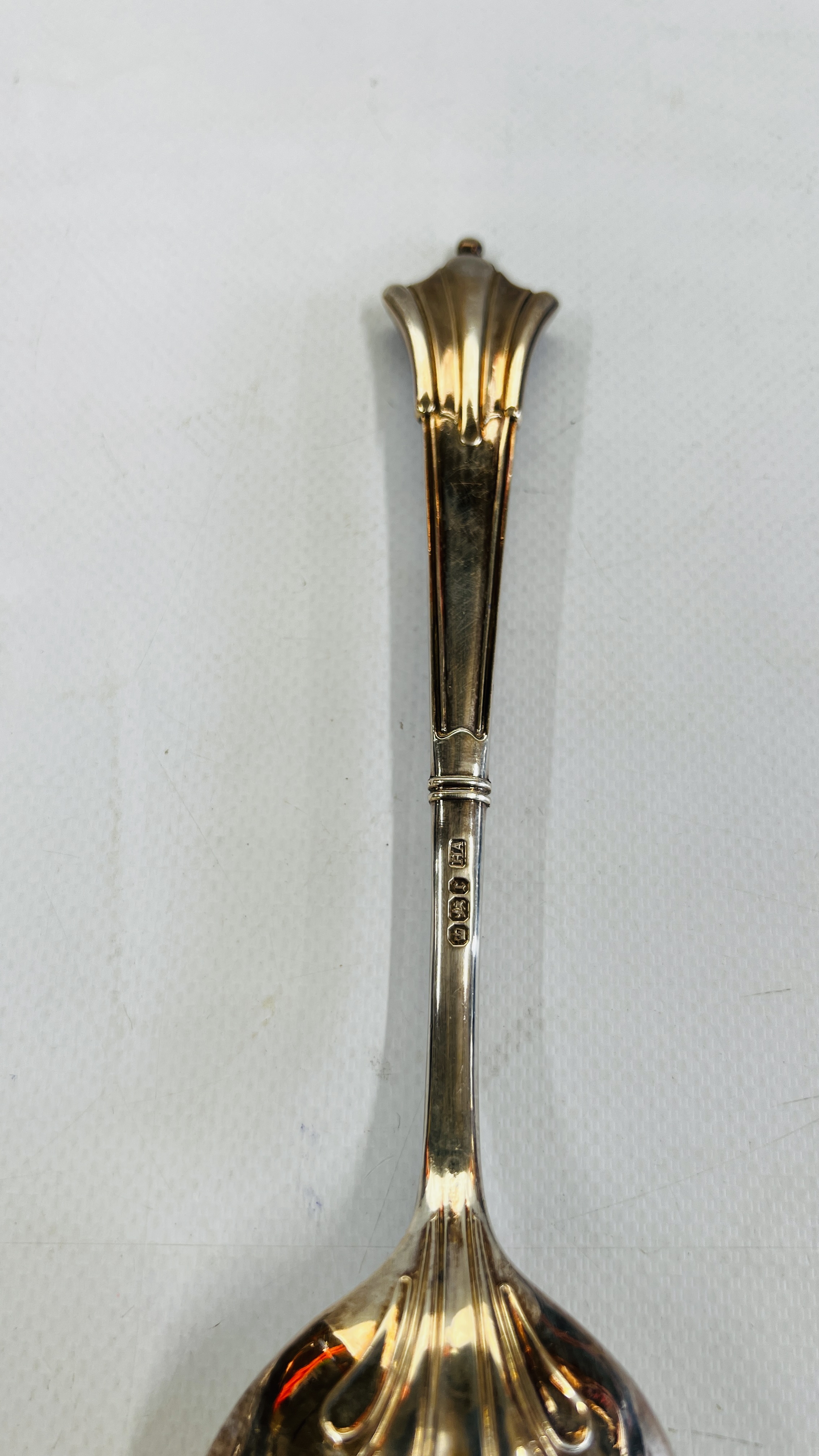 AN ANTIQUE VICTORIAN SILVER SPOON, SHEFFIELD ASSAY 1895, MAKER H. ATKINS - L 22.5CM. - Image 6 of 8