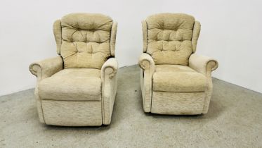 A PAIR OF GOOD QUALITY FAWN UPHOLSTERED RECLINING EASY CHAIRS.