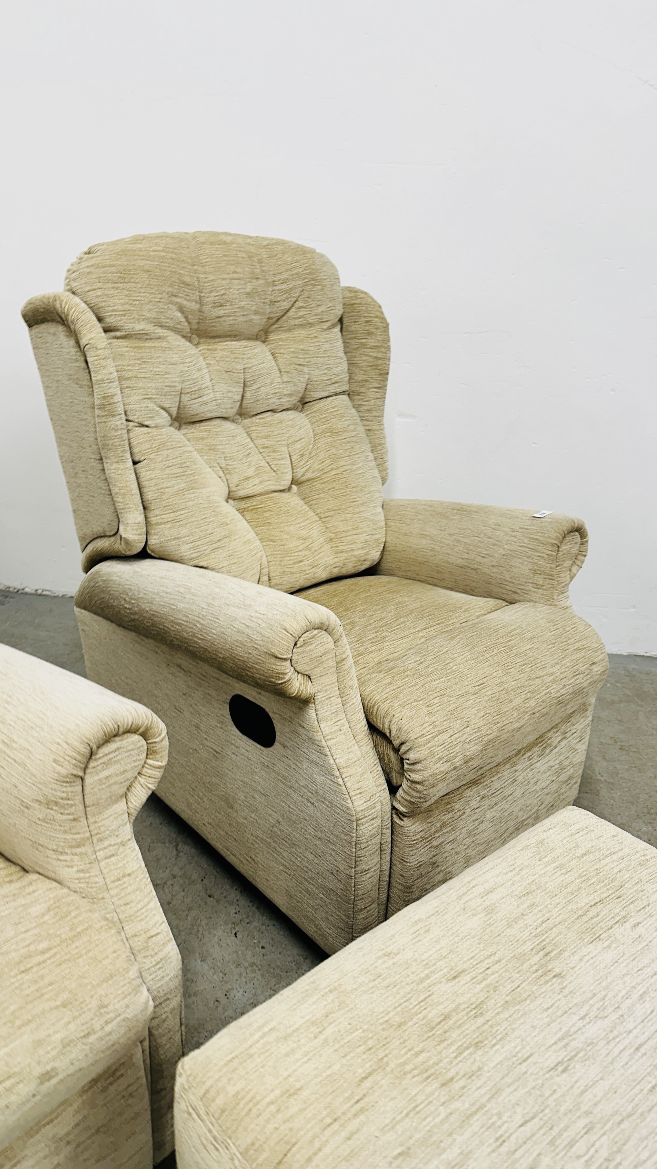 A PAIR OF GOOD QUALITY FAWN UPHOLSTERED RECLINING EASY CHAIRS. - Image 8 of 11