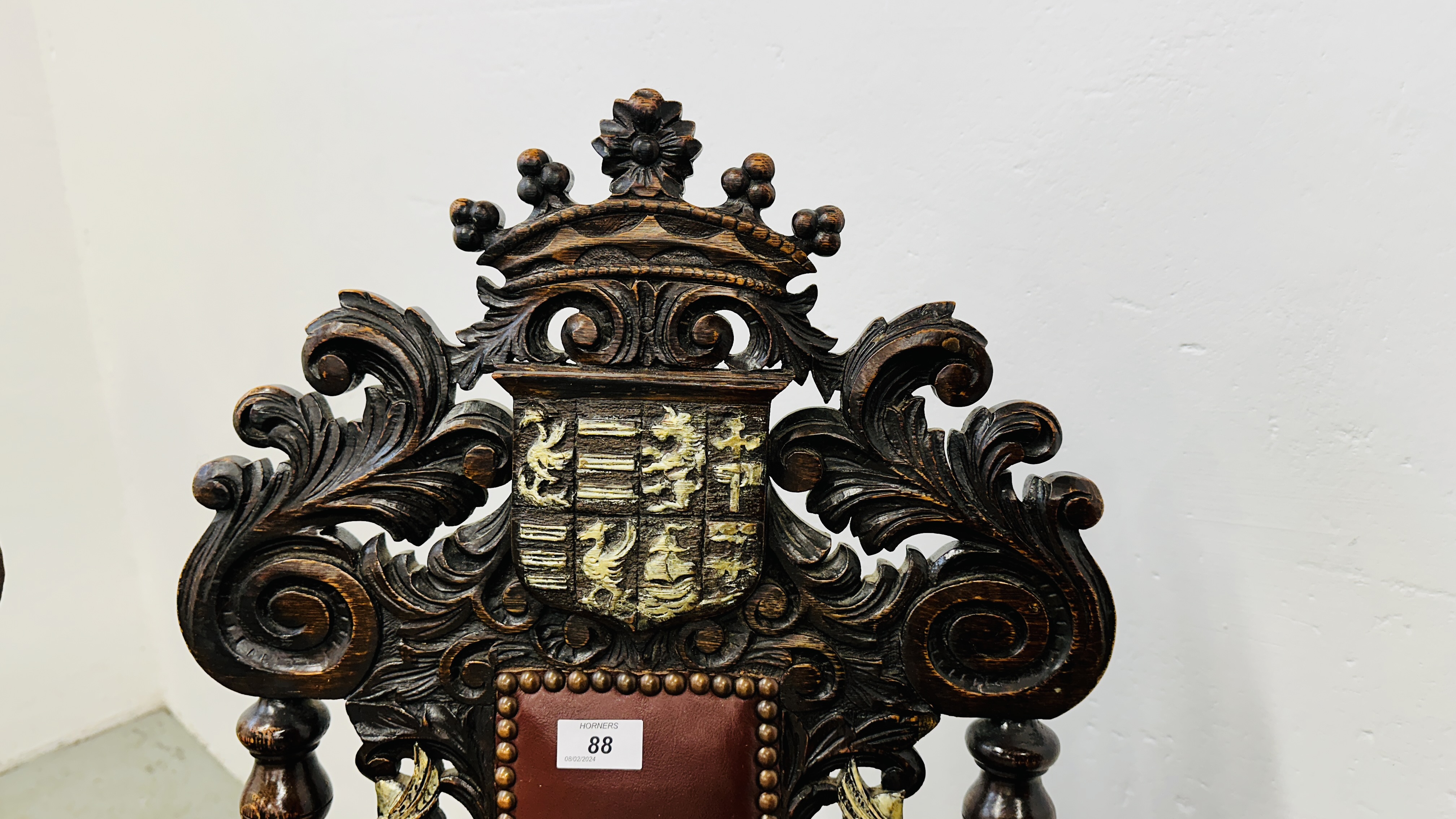 A SET OF 4 OAK FRAMED DINING CHAIRS WITH HEAVILY CARVED DETAIL BEARING CREST AND TWO KNIGHTS, - Image 5 of 12