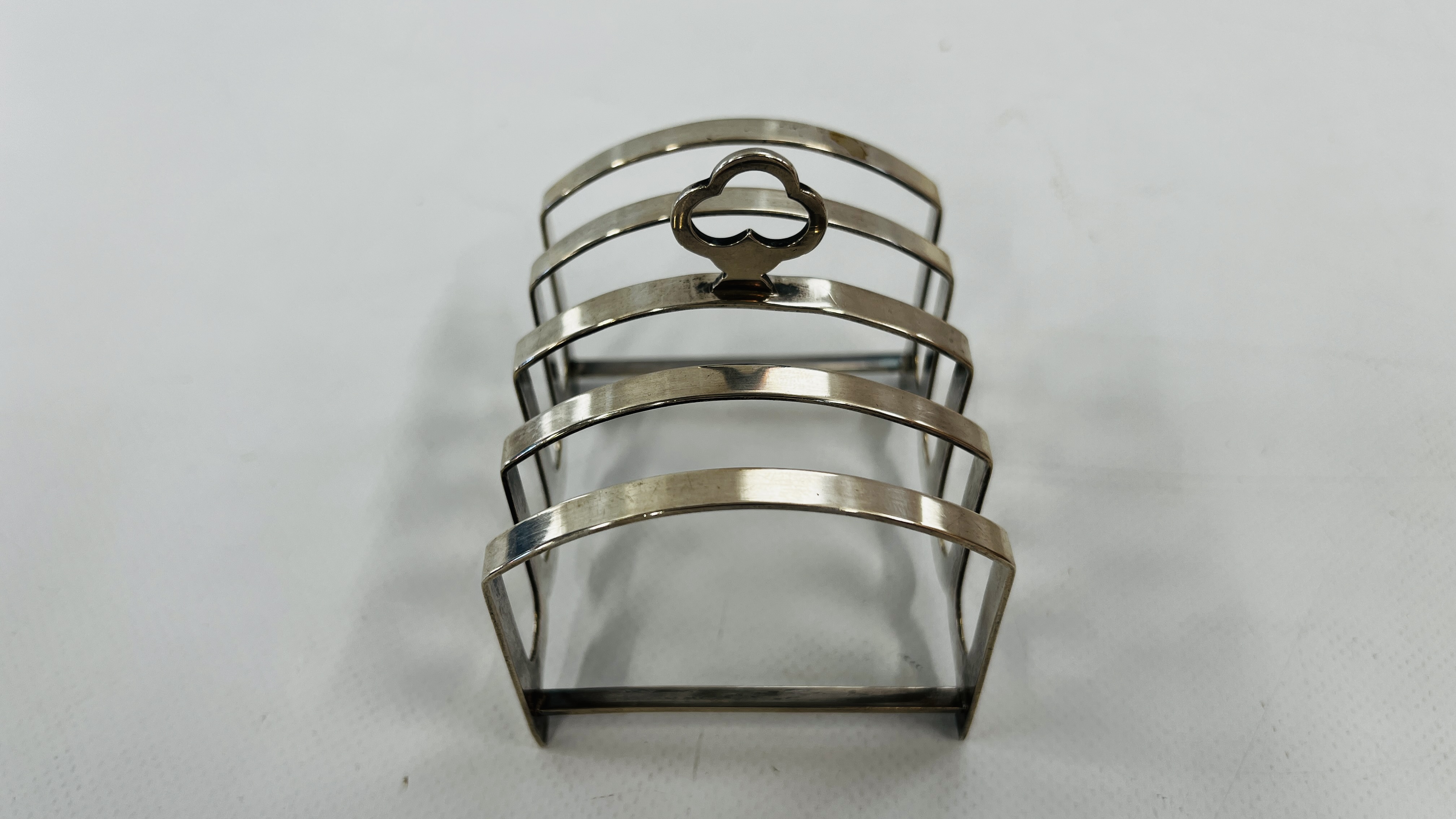 AN ANTIQUE SILVER TOAST RACK, BIRMINGHAM ASSAY 1938 MAKER H.F. WITHERS. - Image 3 of 10