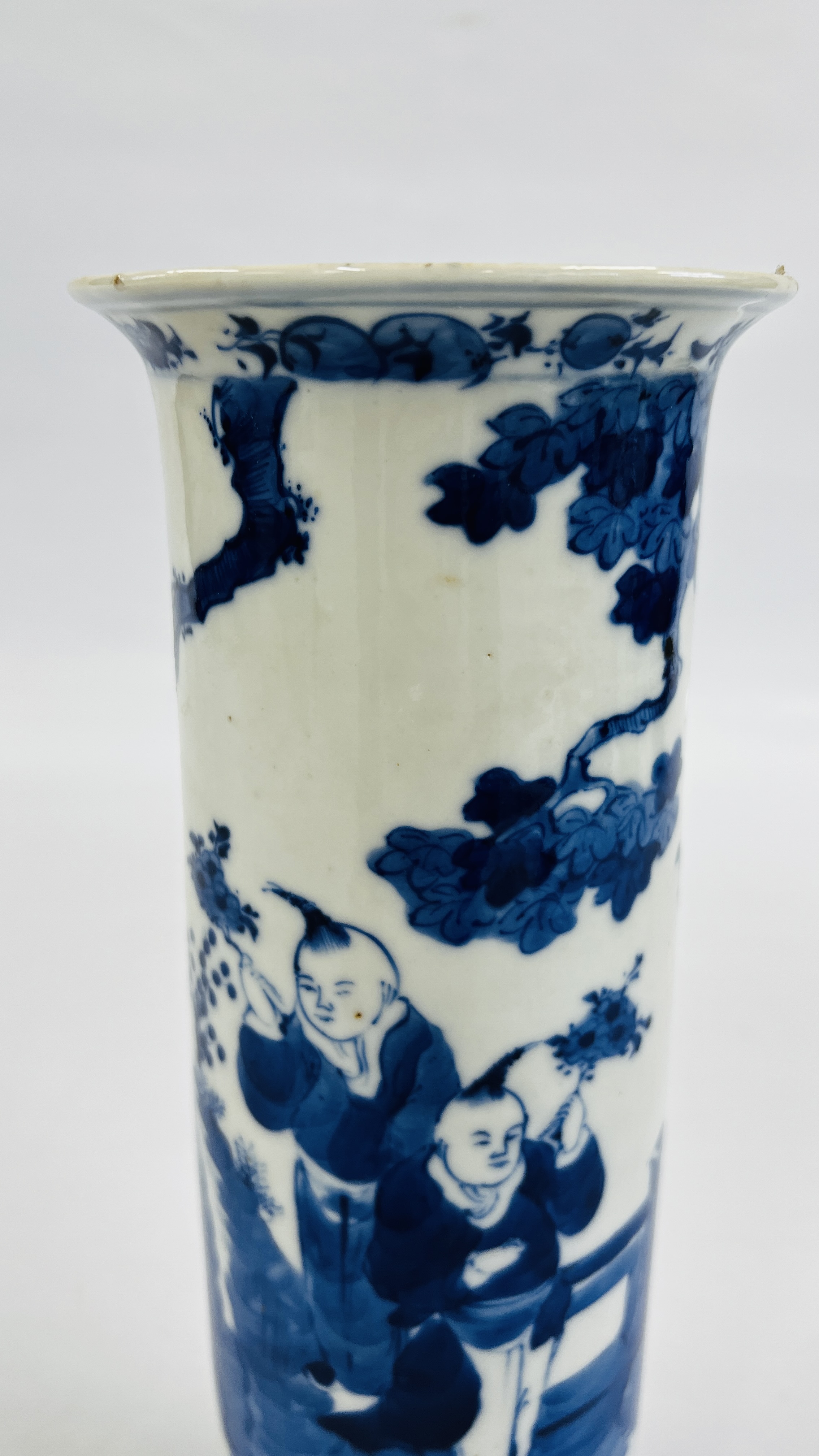 A C19TH CHINESE BLUE AND WHITE CYLINDRICAL VASE DECORATED WITH FIGURES, 30. - Image 3 of 12