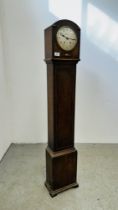 AN OAK CASED 1940'S GRAND DAUGHTER CLOCK WITH STRIKING MOVEMENT, THE DIAL MARKED BRAVINGTONS LTD,