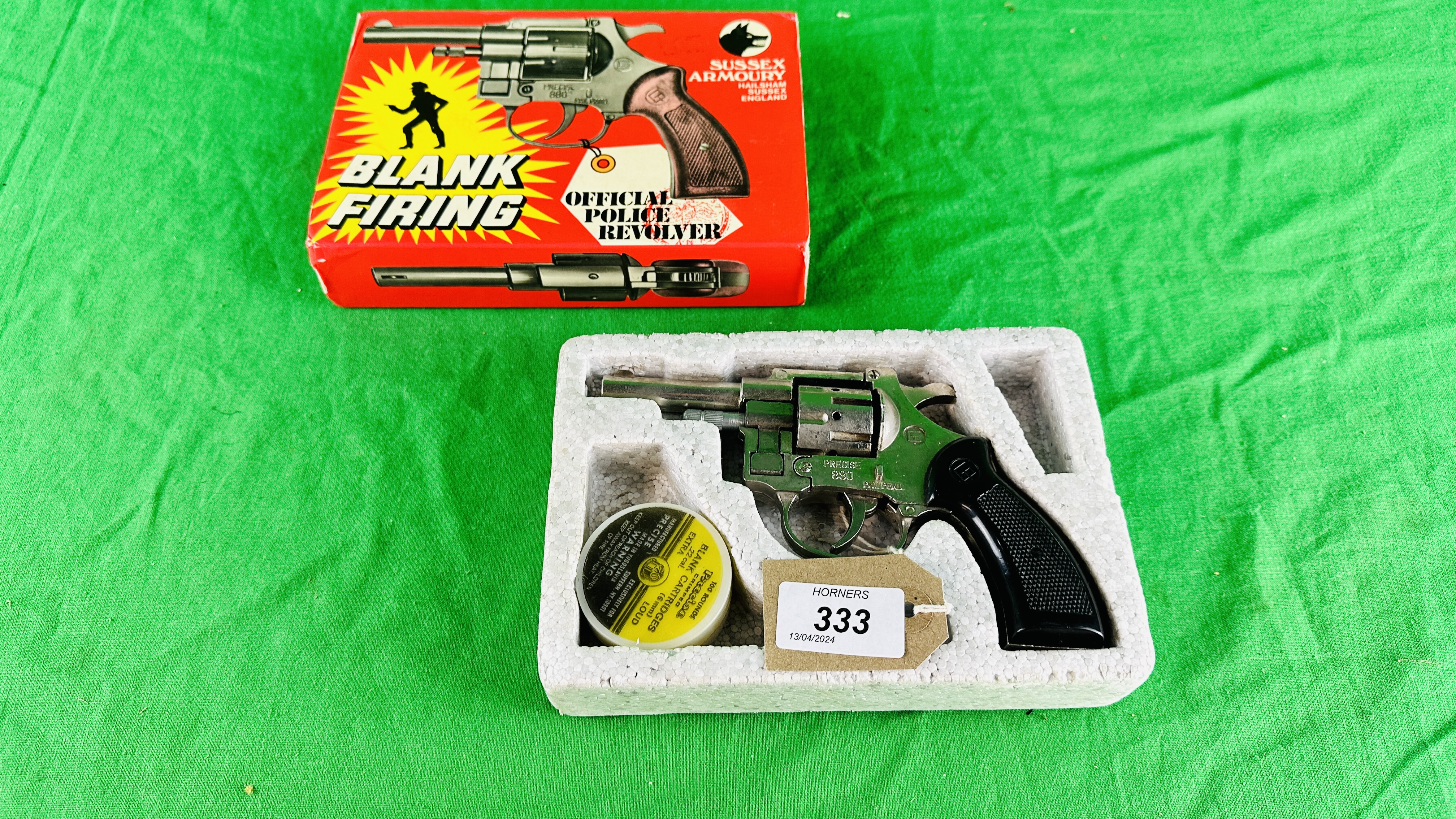 A BOXED SUSSEX ARMOURY BLANK FIRE PISTOL A/F - (ALL GUNS TO BE INSPECTED AND SERVICED BY QUALIFIED