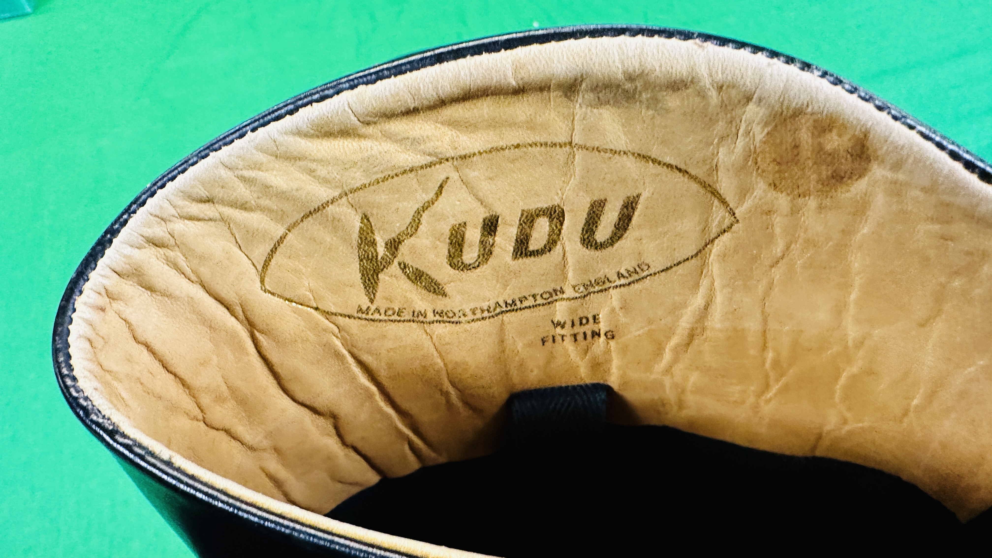 A PAIR OF KUDU BLACK LEATHER RIDING BOOTS, SIZE 6½ WIDE FITTING. - Image 5 of 7