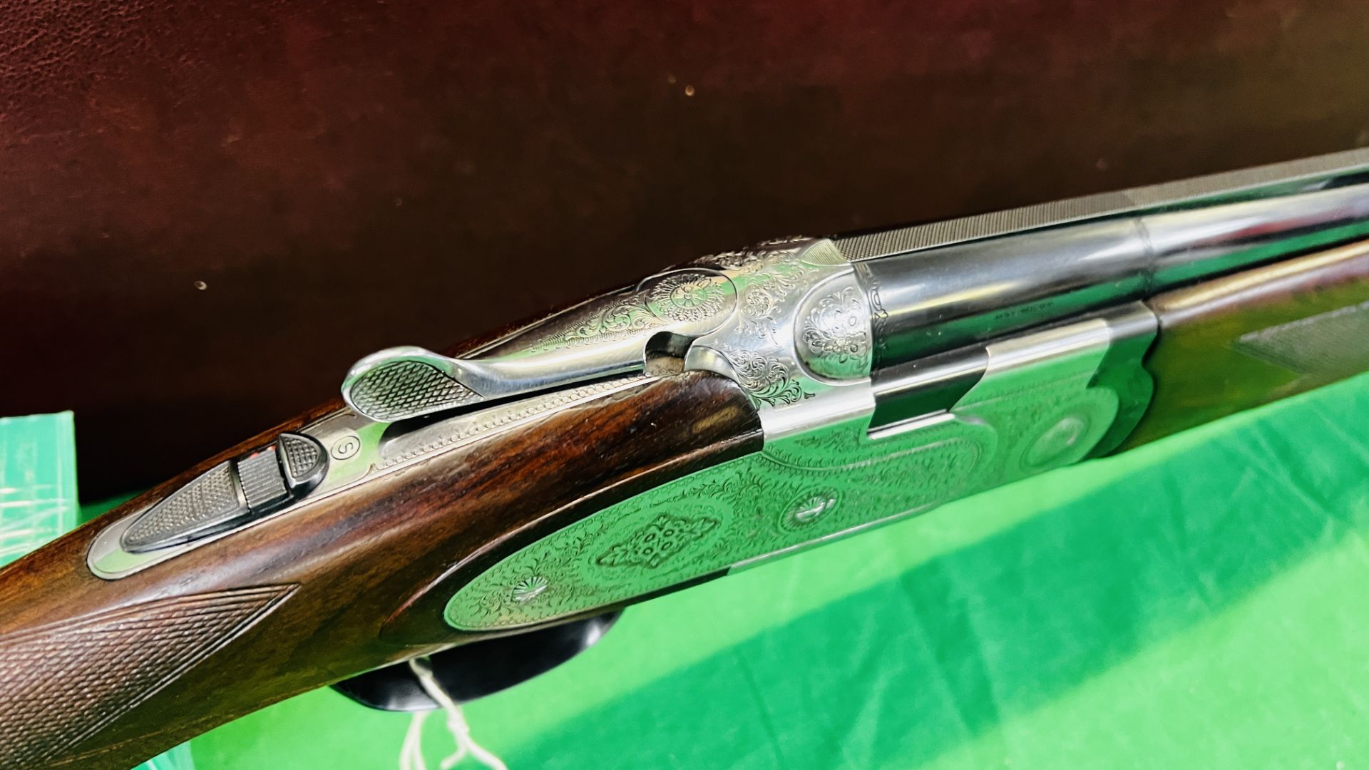 BERETTA 12 BORE OVER AND UNDER SHOTGUN #D48461B, 28" FIXED CHOKE BARRELS, ENGRAVED SIDE PLATE, - Image 5 of 36