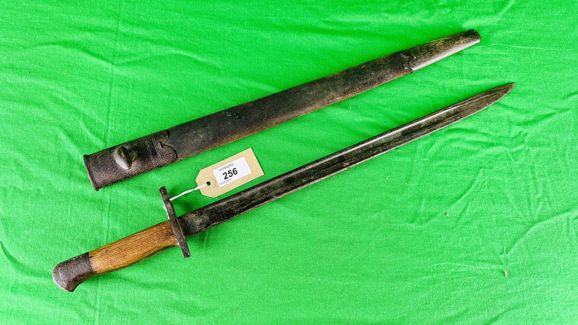A LATE C19th FRENCH BAYONET WITH SCABBARD STAMPED 1913 4 16 - NO POSTAGE OR PACKING AVAILABLE.