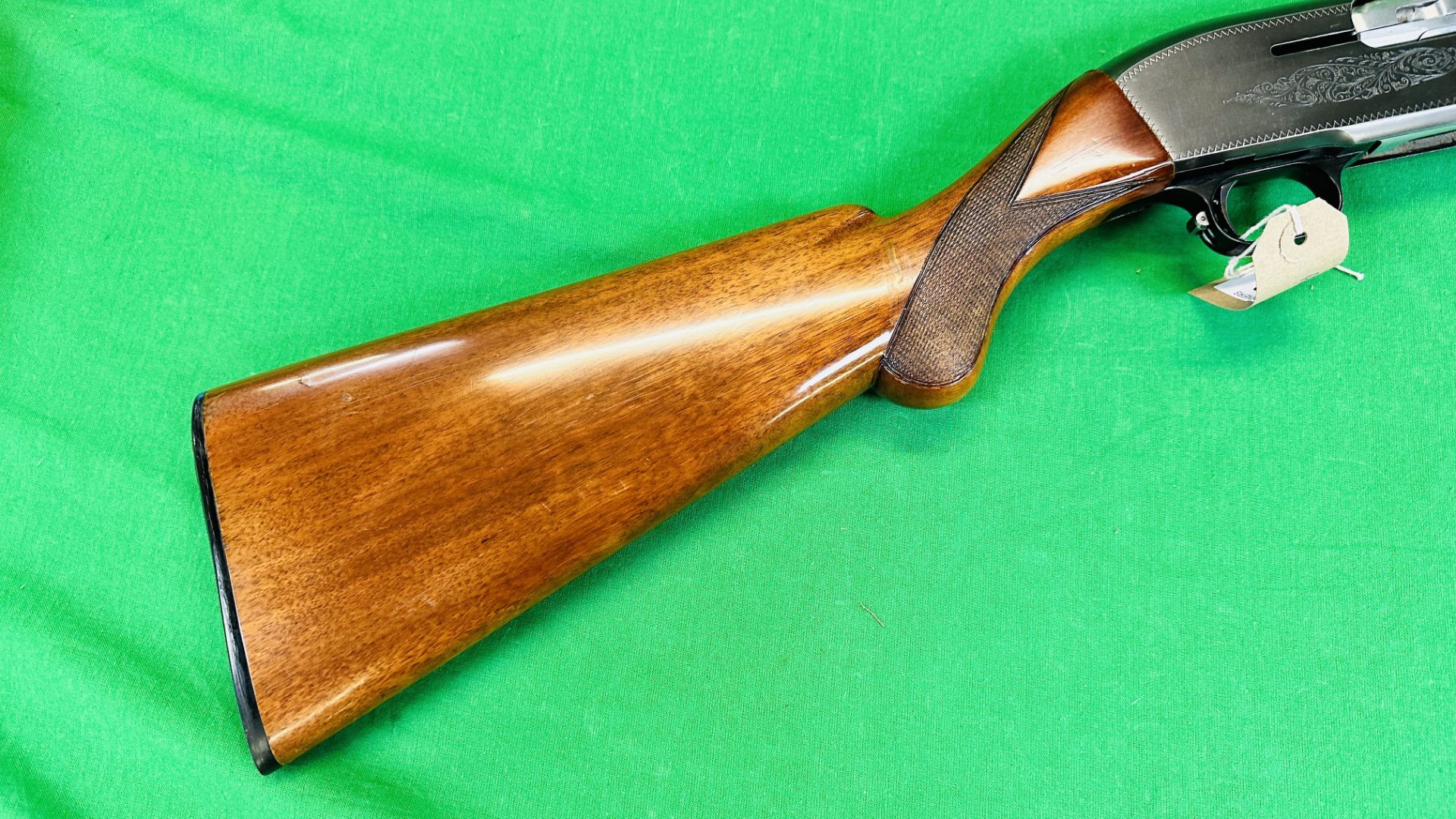 FABRIQUE 12 BORE SELF LOADING TWO SHOT SHOTGUN MODEL "DOUBLE TWO" #C23651 29 INCH BARREL VENTILATED - Image 9 of 15