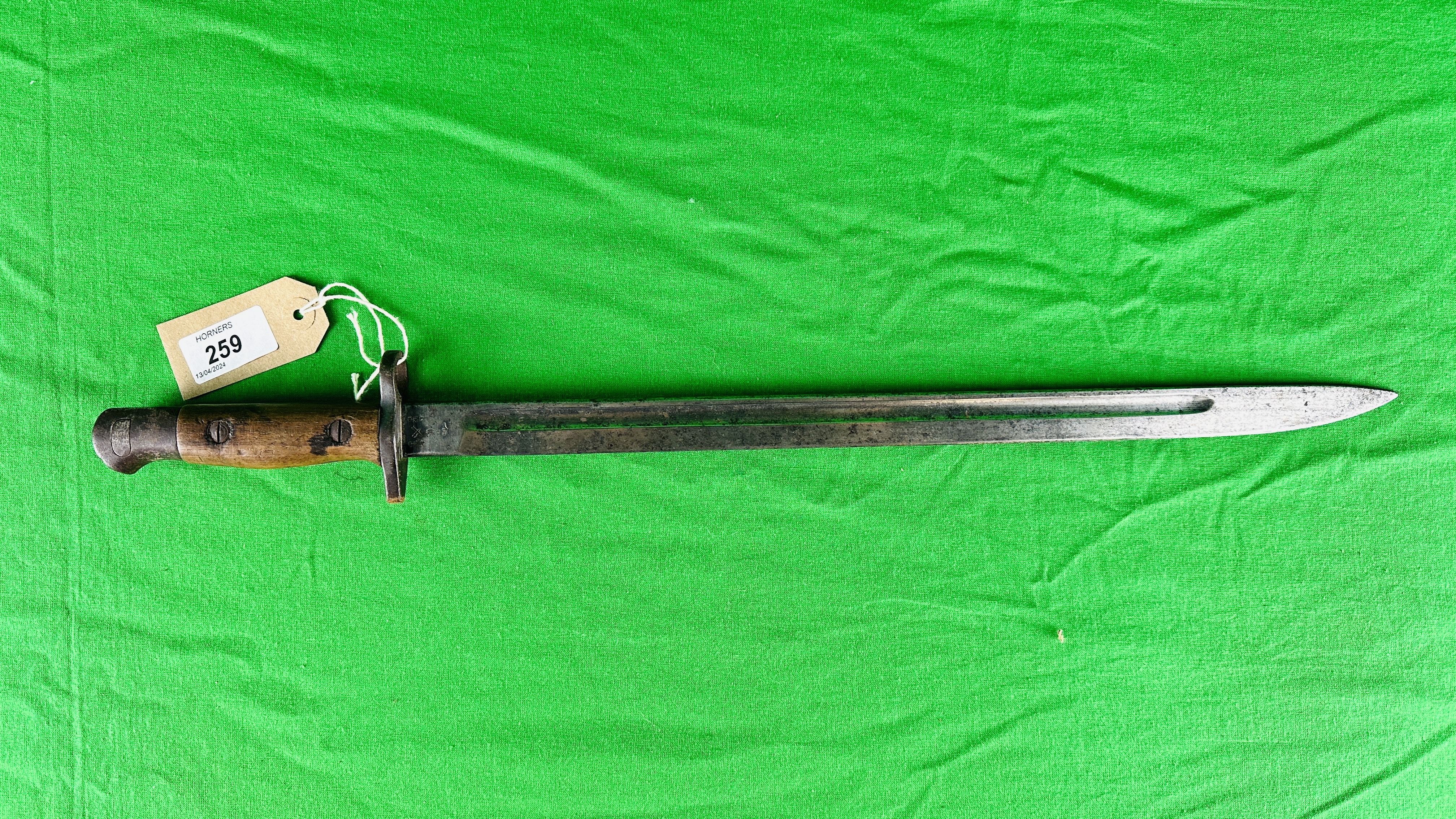 A BRITISH FIRST WORLD WAR 1907 BAYONET MARKED LS SANDERSON, L 55.