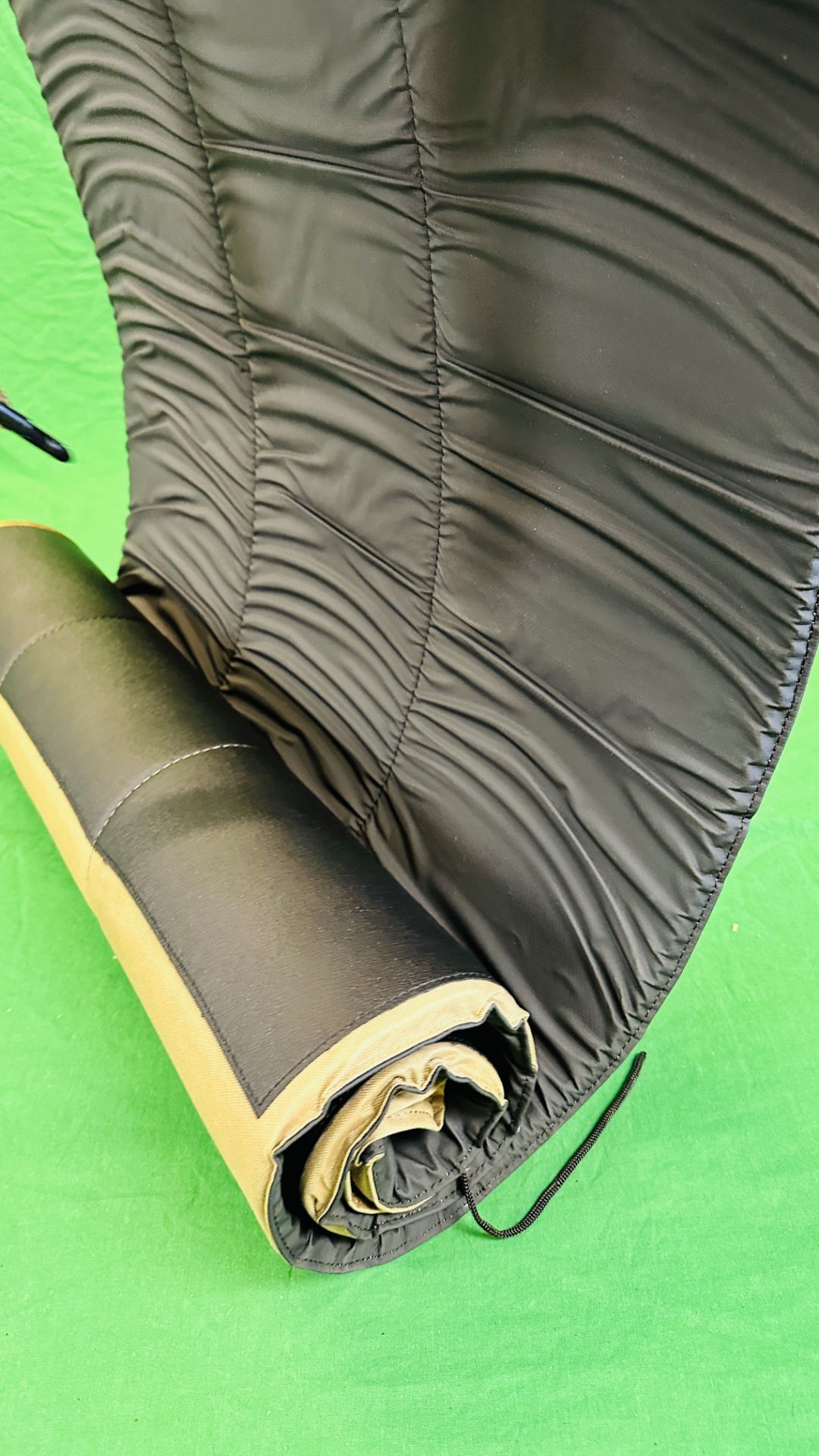 A BLACK CANVAS SHOOTING CUSHION ALONG WITH A GREEN ROLL OUT SHOOTING MAT. - Image 10 of 10