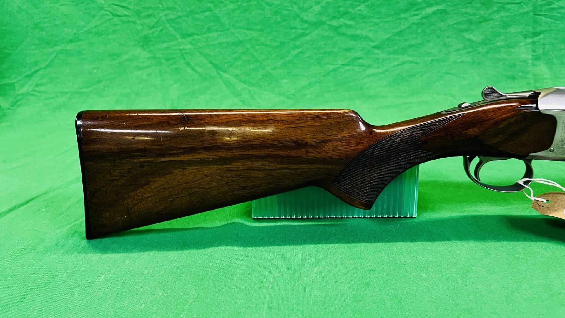 MIROKU 12 BORE OVER AND UNDER SHOTGUN MODEL 3000, #63017PW, 28" MULTI CHOKE BARRELS, - Image 3 of 23