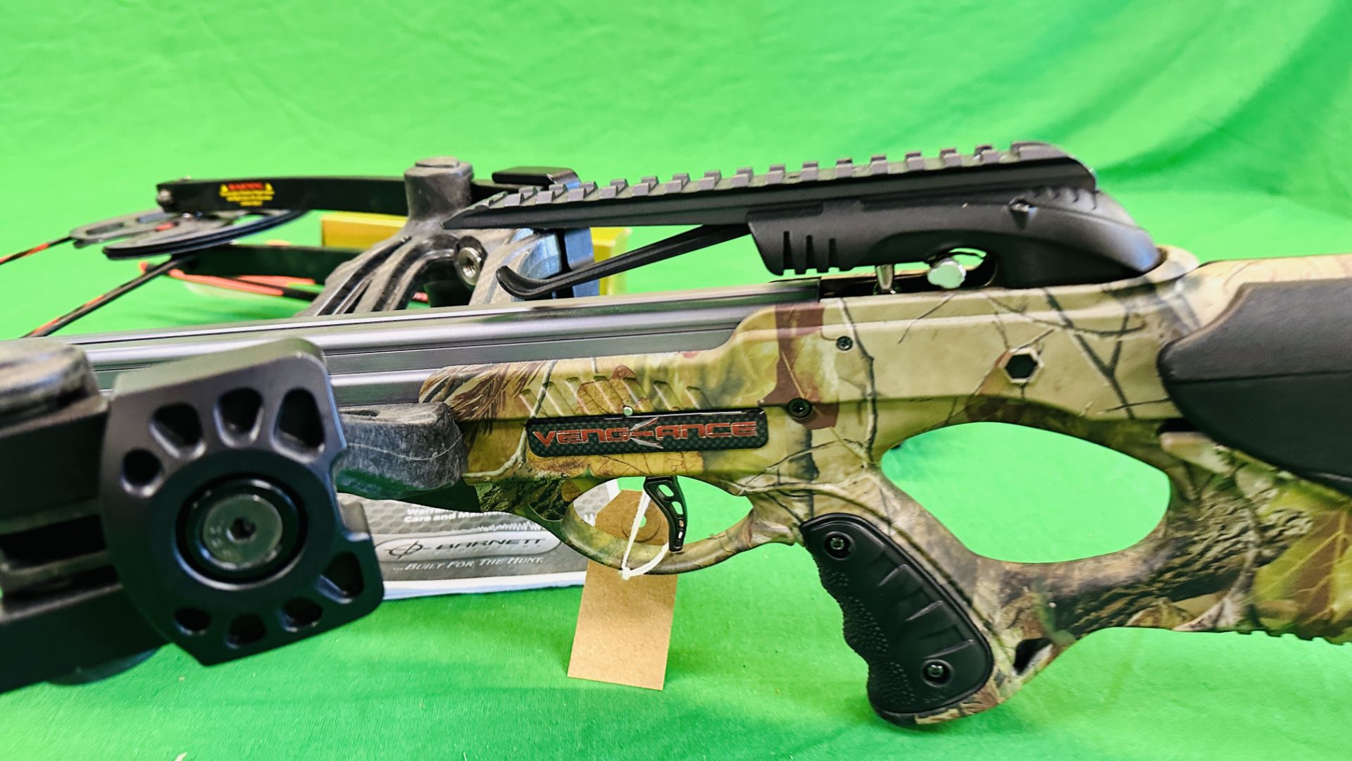 BARNETT "VENGANCE" COMPOUND CROSSBOW COMPLETE WITH THREE CARBON FIBRE CROSSBOW BOLTS, QUIVER, - Image 21 of 35