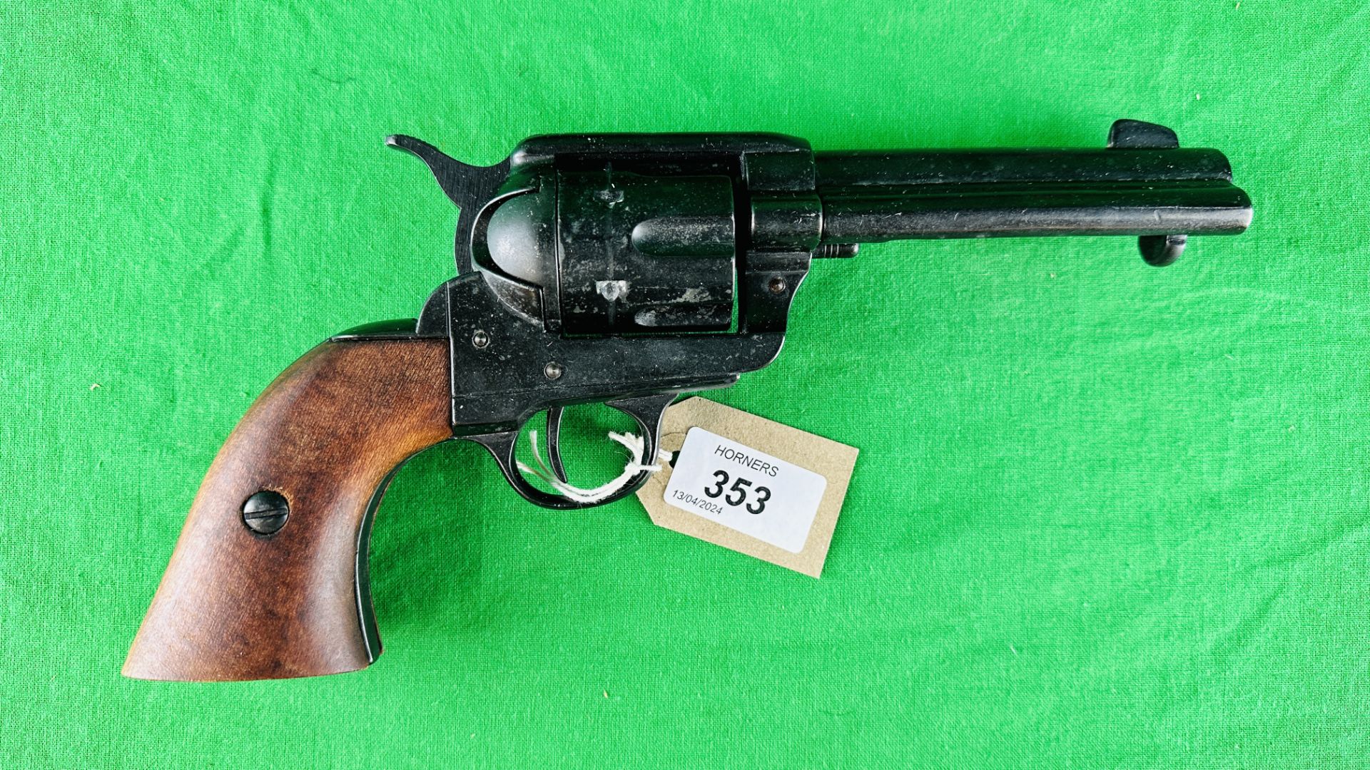 A REPLICA 6 SHOT REVOLVER IN DENIX BOX - (ALL GUNS TO BE INSPECTED AND SERVICED BY QUALIFIED - Image 5 of 8