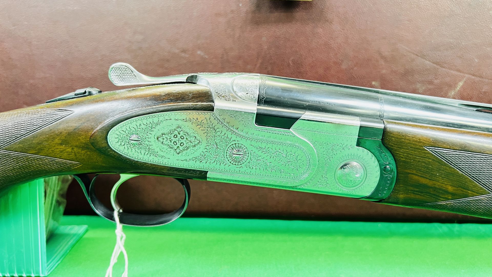 BERETTA 12 BORE OVER AND UNDER SHOTGUN #D48461B, 28" FIXED CHOKE BARRELS, ENGRAVED SIDE PLATE, - Image 2 of 36